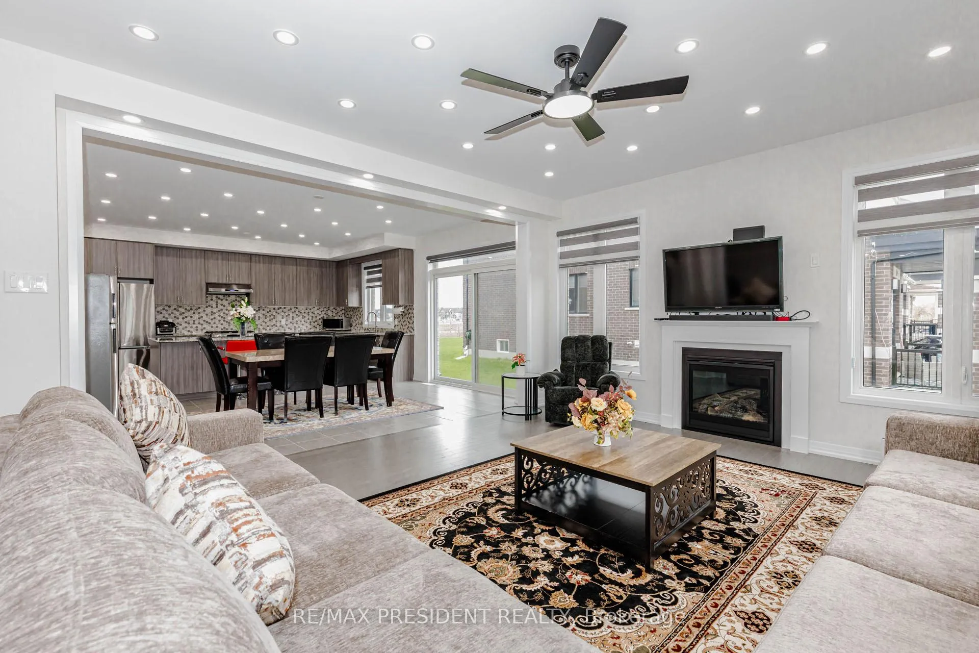 Photo 14 of 405 Newman Drive, Cambridge, Westview — HOMEH
