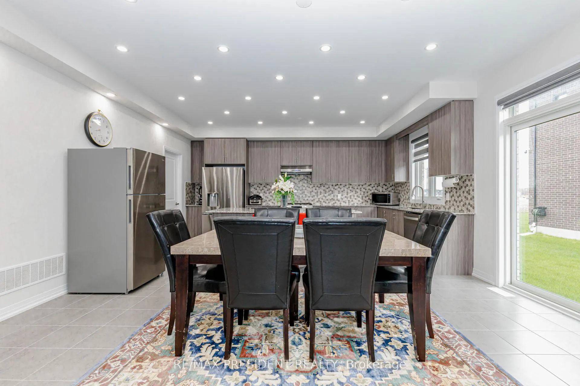 Photo 15 of 405 Newman Drive, Cambridge, Westview — HOMEH
