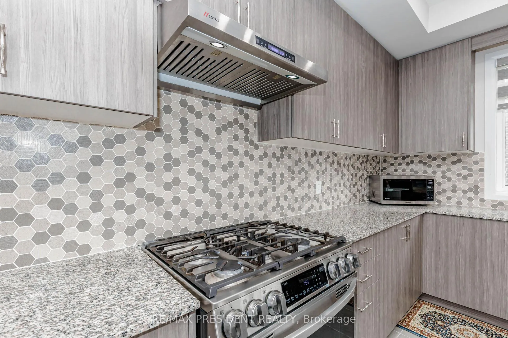 Photo 19 of 405 Newman Drive, Cambridge, Westview — HOMEH