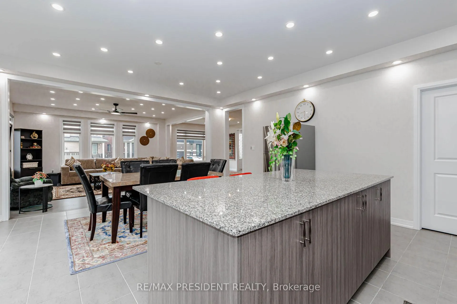 Photo 20 of 405 Newman Drive, Cambridge, Westview — HOMEH