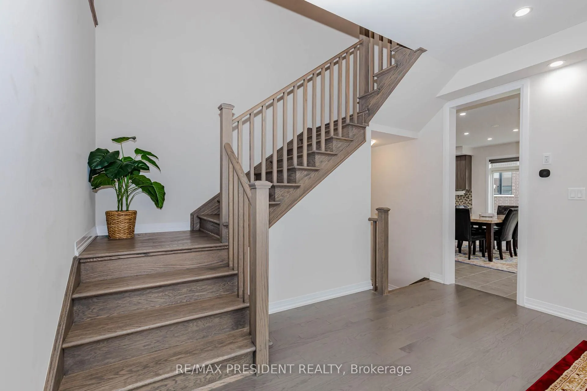Photo 22 of 405 Newman Drive, Cambridge, Westview — HOMEH