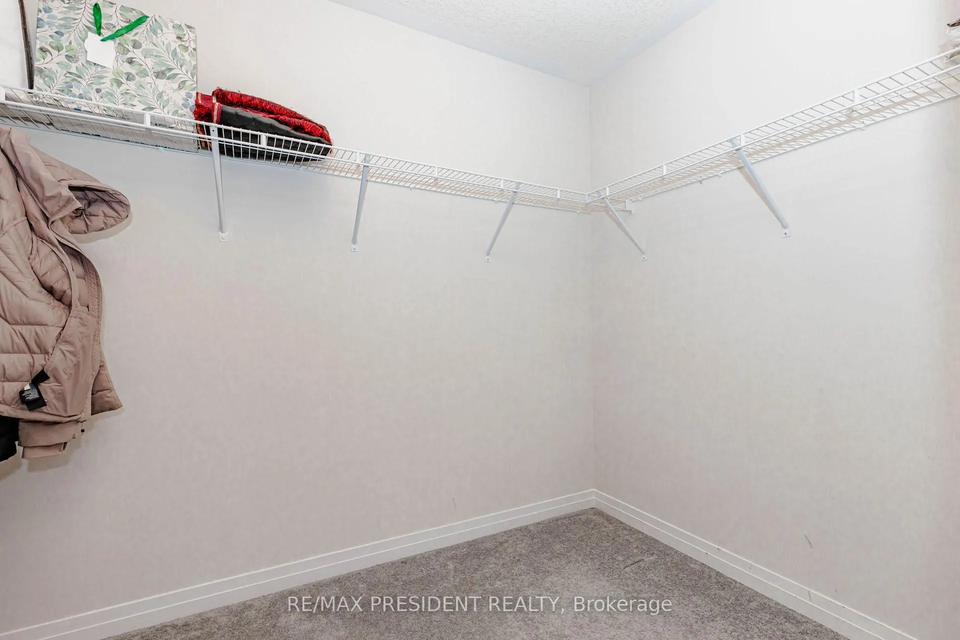 Photo 28 of 405 Newman Drive, Cambridge, Westview — HOMEH