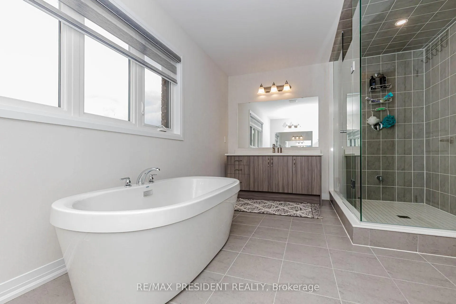 Photo 29 of 405 Newman Drive, Cambridge, Westview — HOMEH