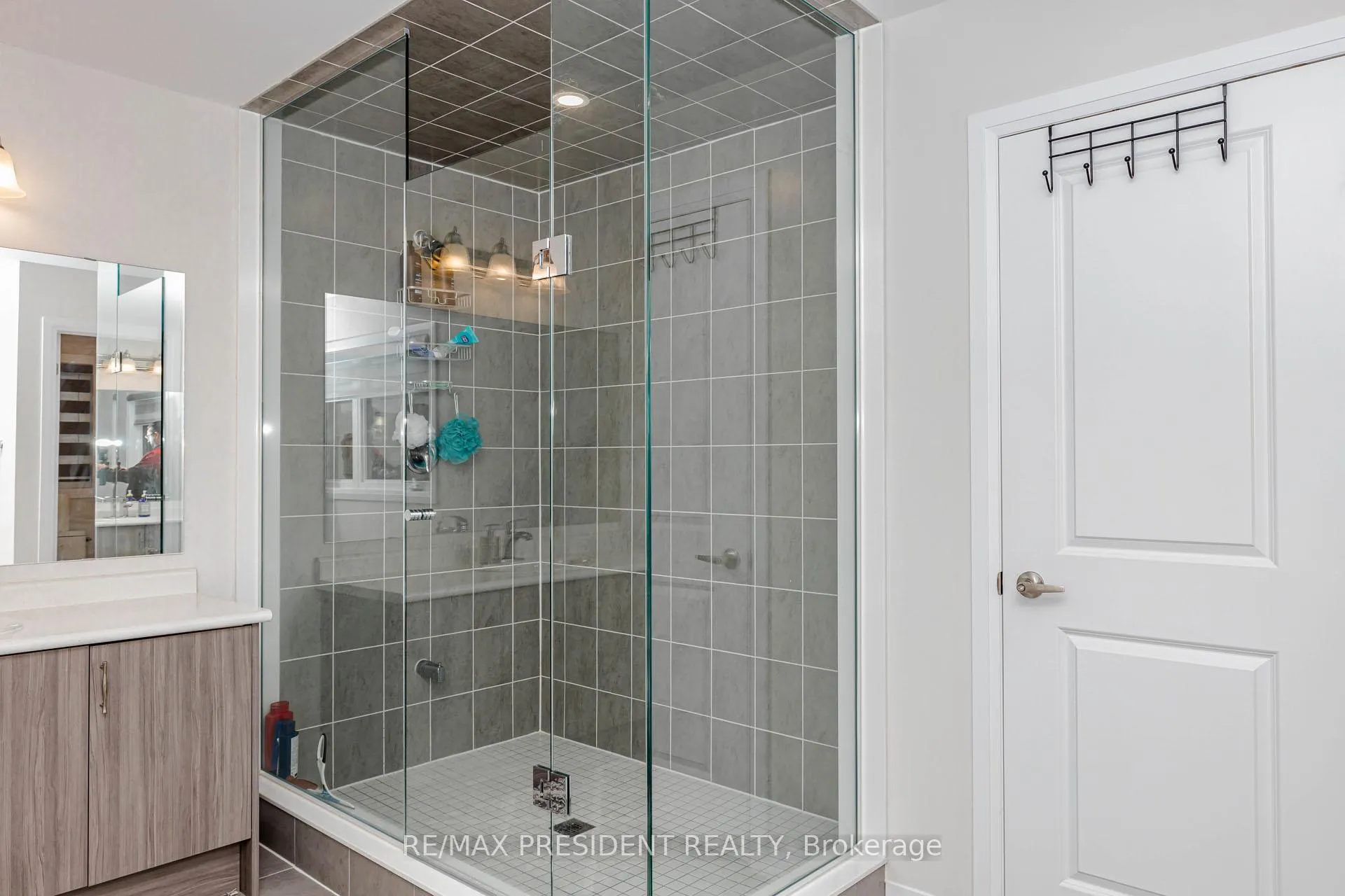 Photo 30 of 405 Newman Drive, Cambridge, Westview — HOMEH