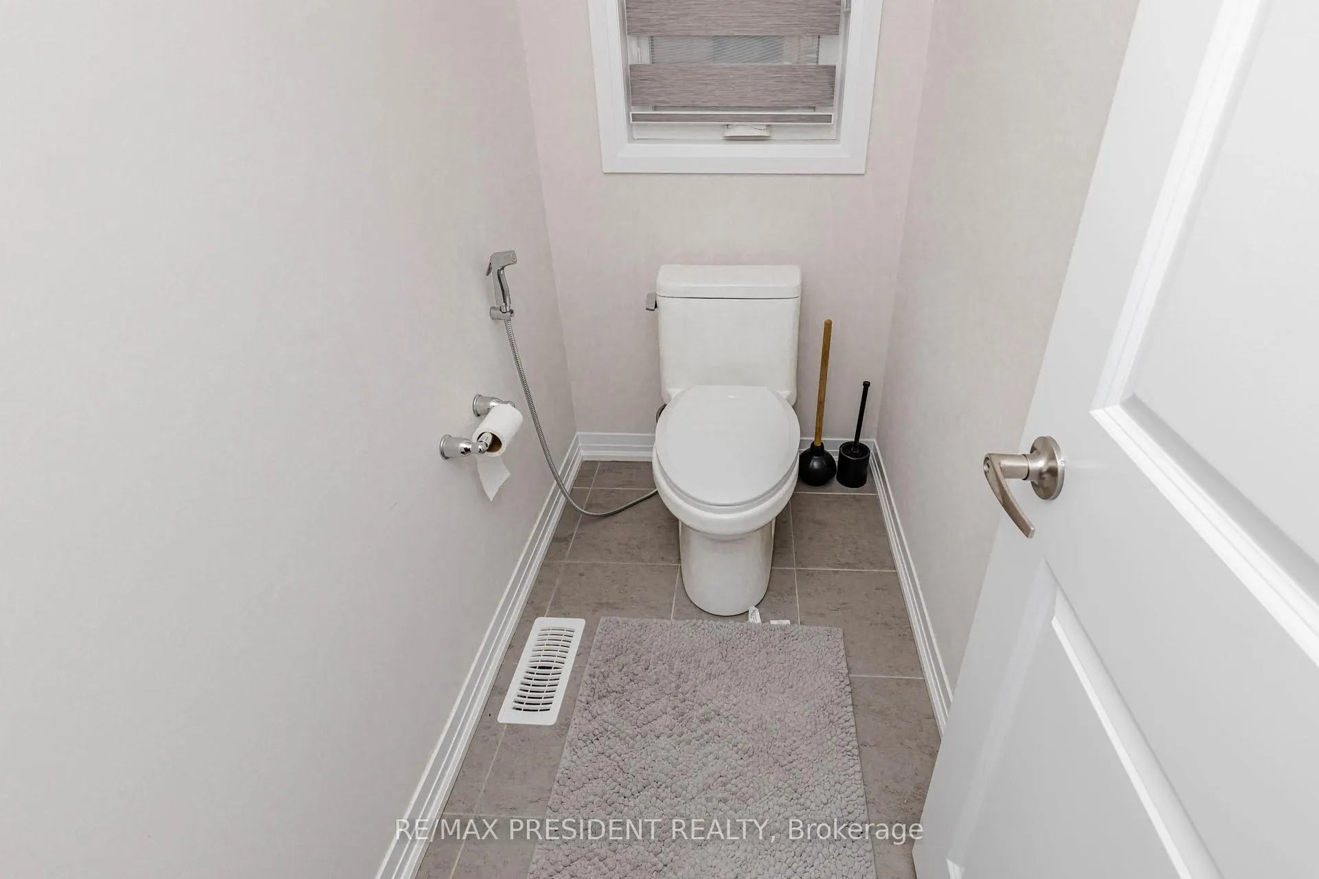 Photo 31 of 405 Newman Drive, Cambridge, Westview — HOMEH