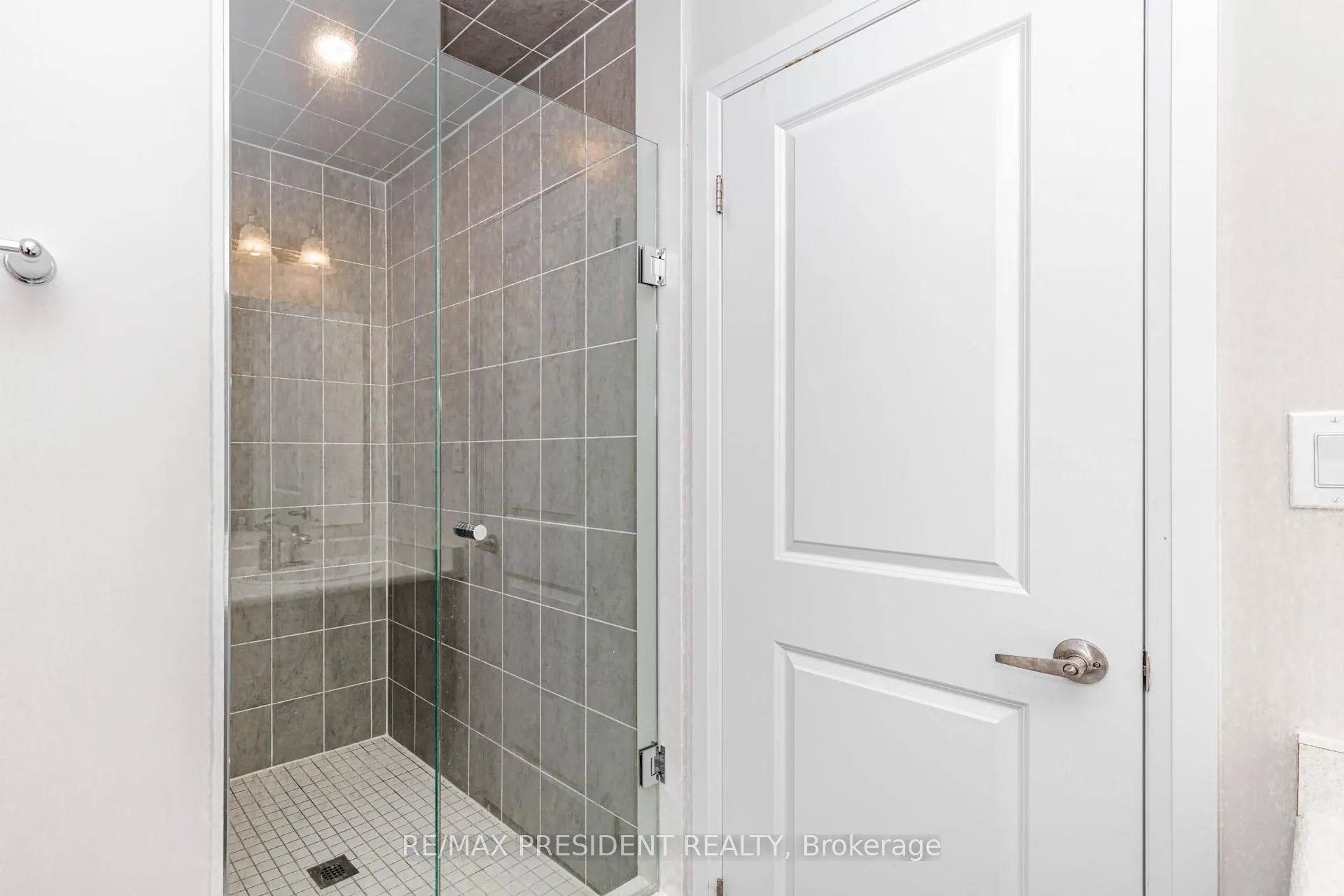 Photo 35 of 405 Newman Drive, Cambridge, Westview — HOMEH