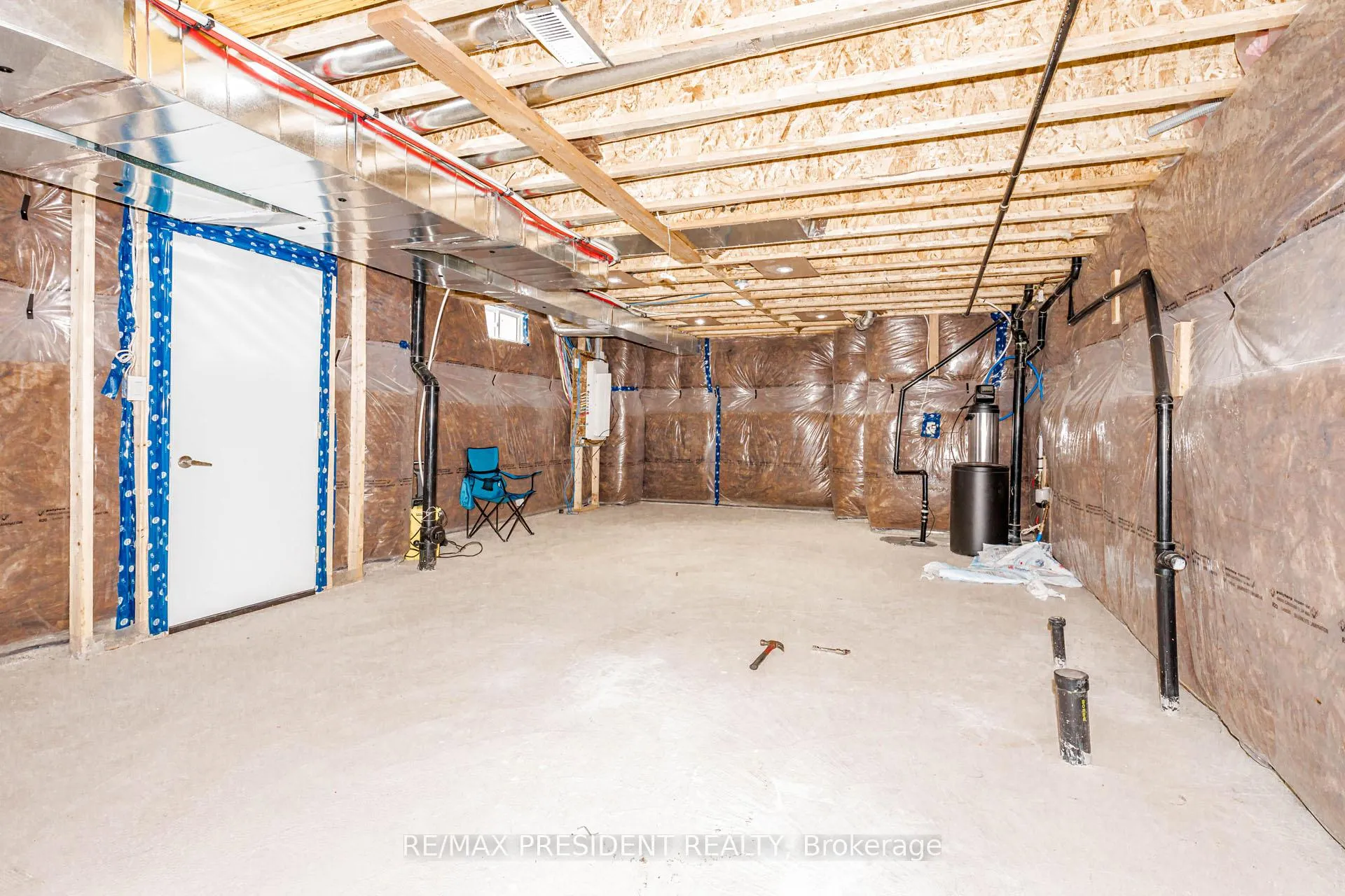 Photo 44 of 405 Newman Drive, Cambridge, Westview — HOMEH