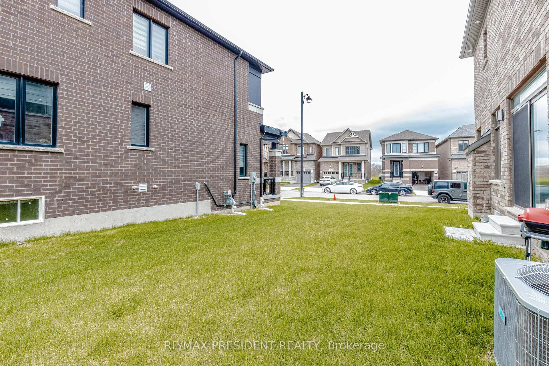 Photo 48 of 405 Newman Drive, Cambridge, Westview — HOMEH