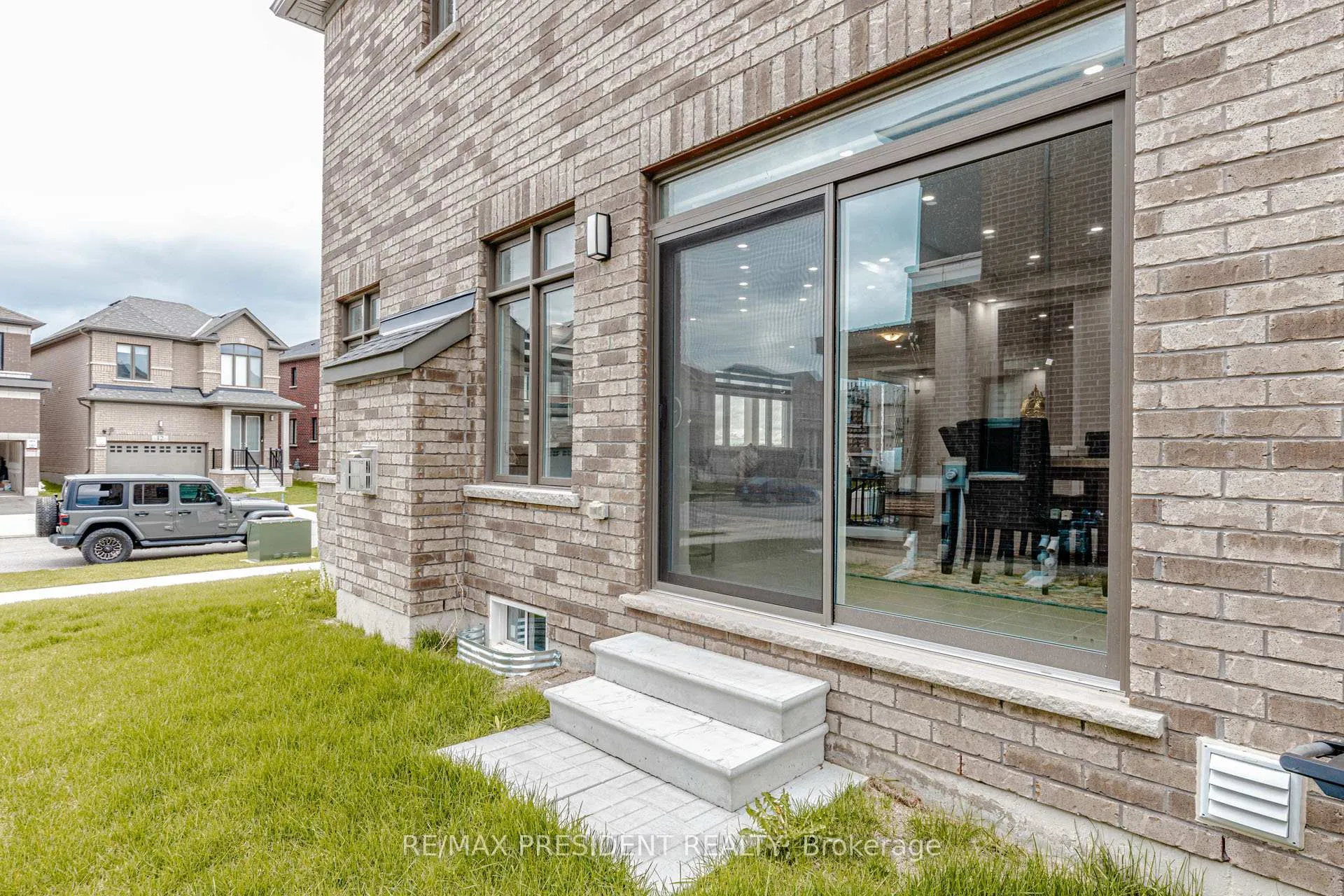 Photo 49 of 405 Newman Drive, Cambridge, Westview — HOMEH
