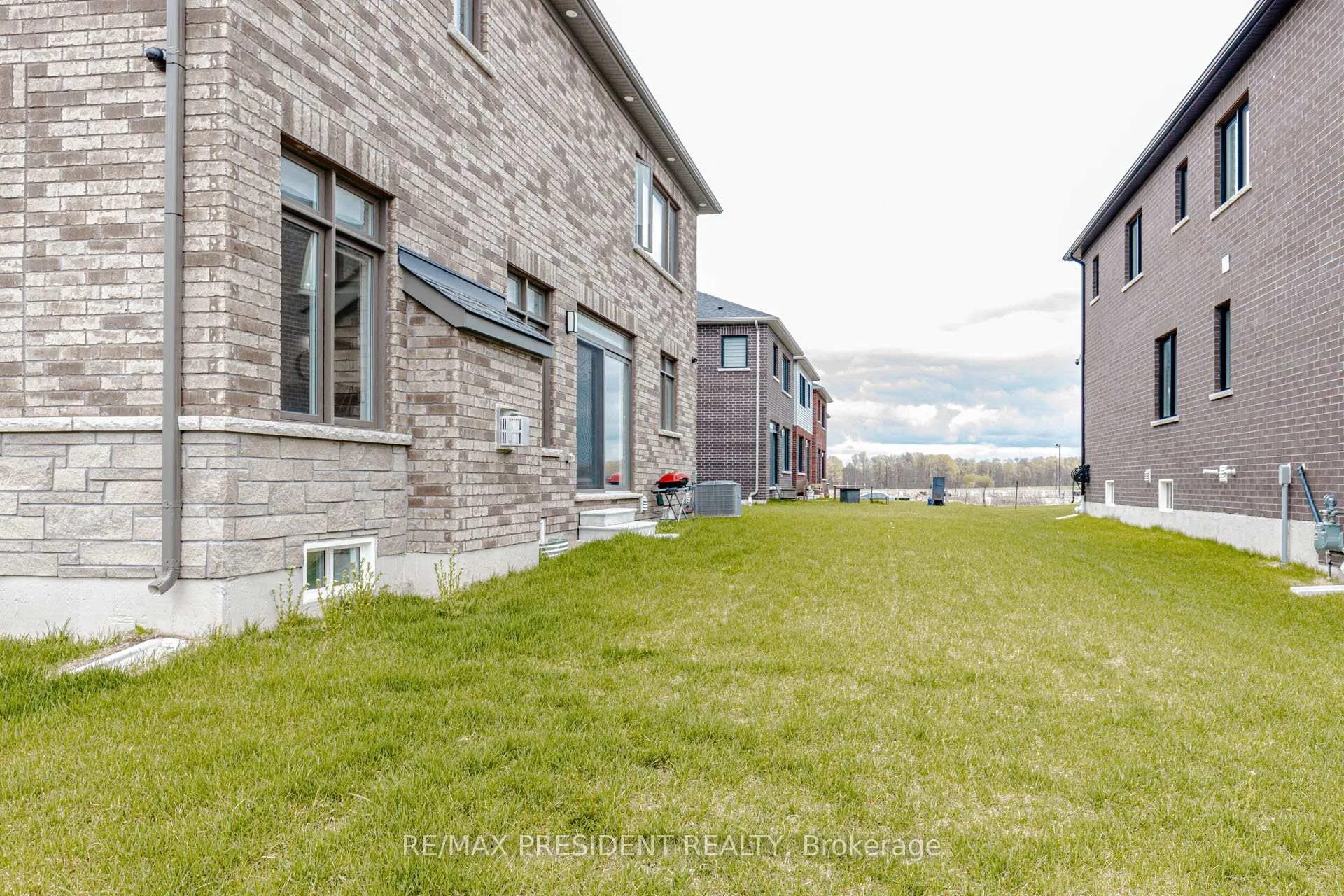 Photo 50 of 405 Newman Drive, Cambridge, Westview — HOMEH