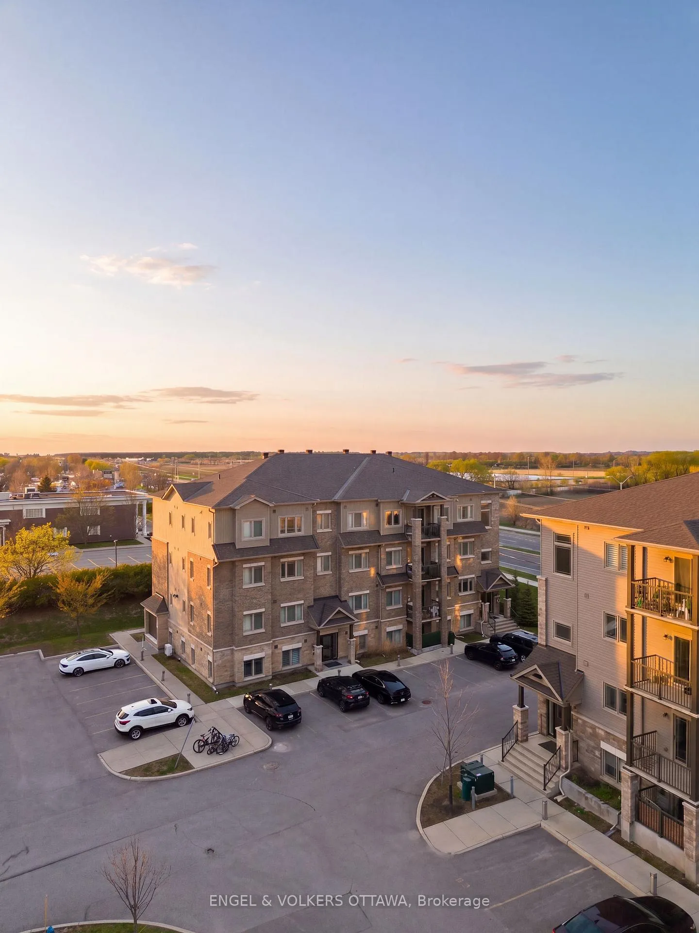 Photo 3 of Unit 10, 365 Tribeca Private, Ottawa, Barrhaven - Longfields — HOMEH