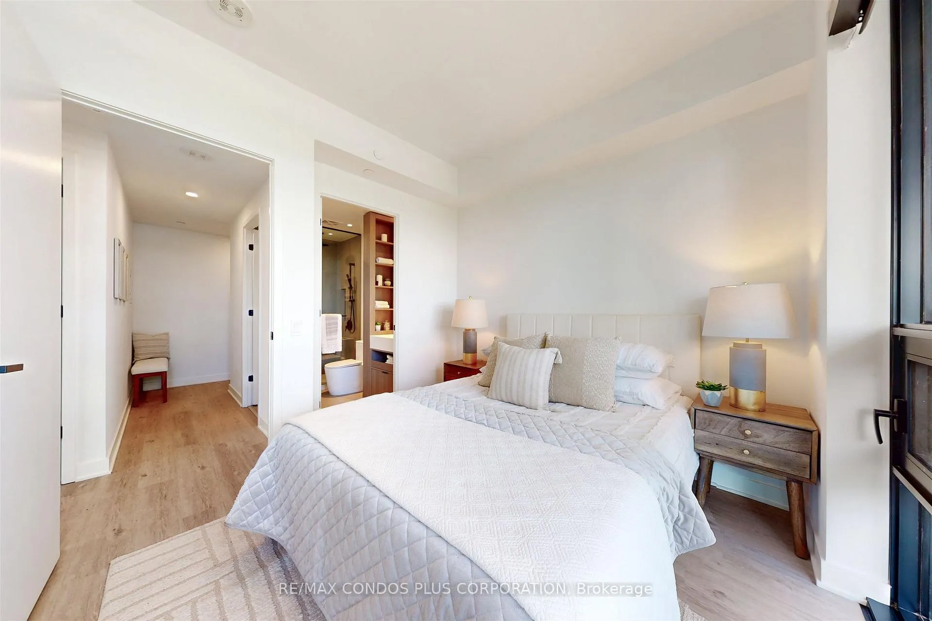 Photo 8 of Unit 3812, 55 Charles Street E, Toronto, Church-Yonge Corridor — HOMEH
