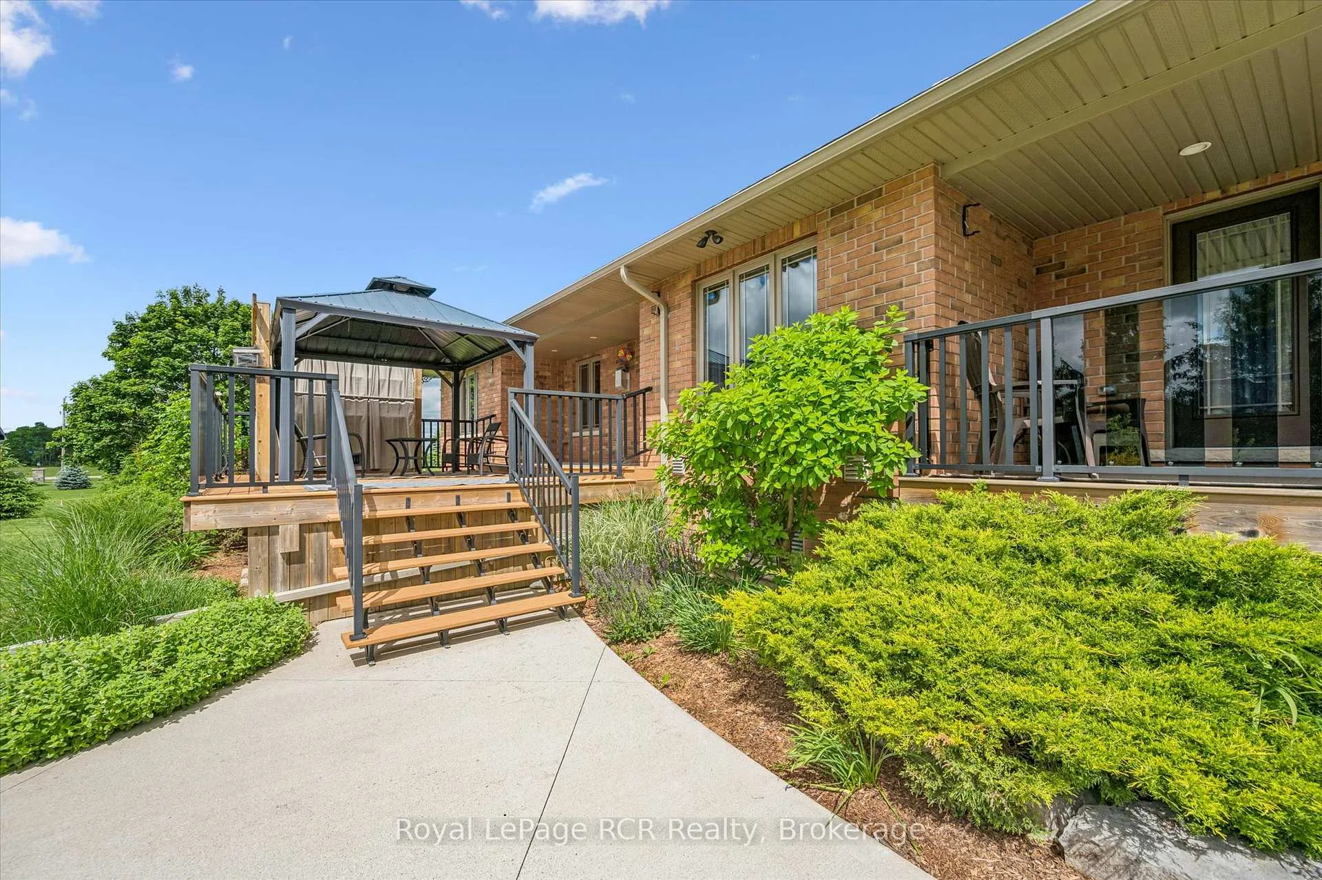 Photo 3 of 104 Harris Crescent, Southgate — HOMEH