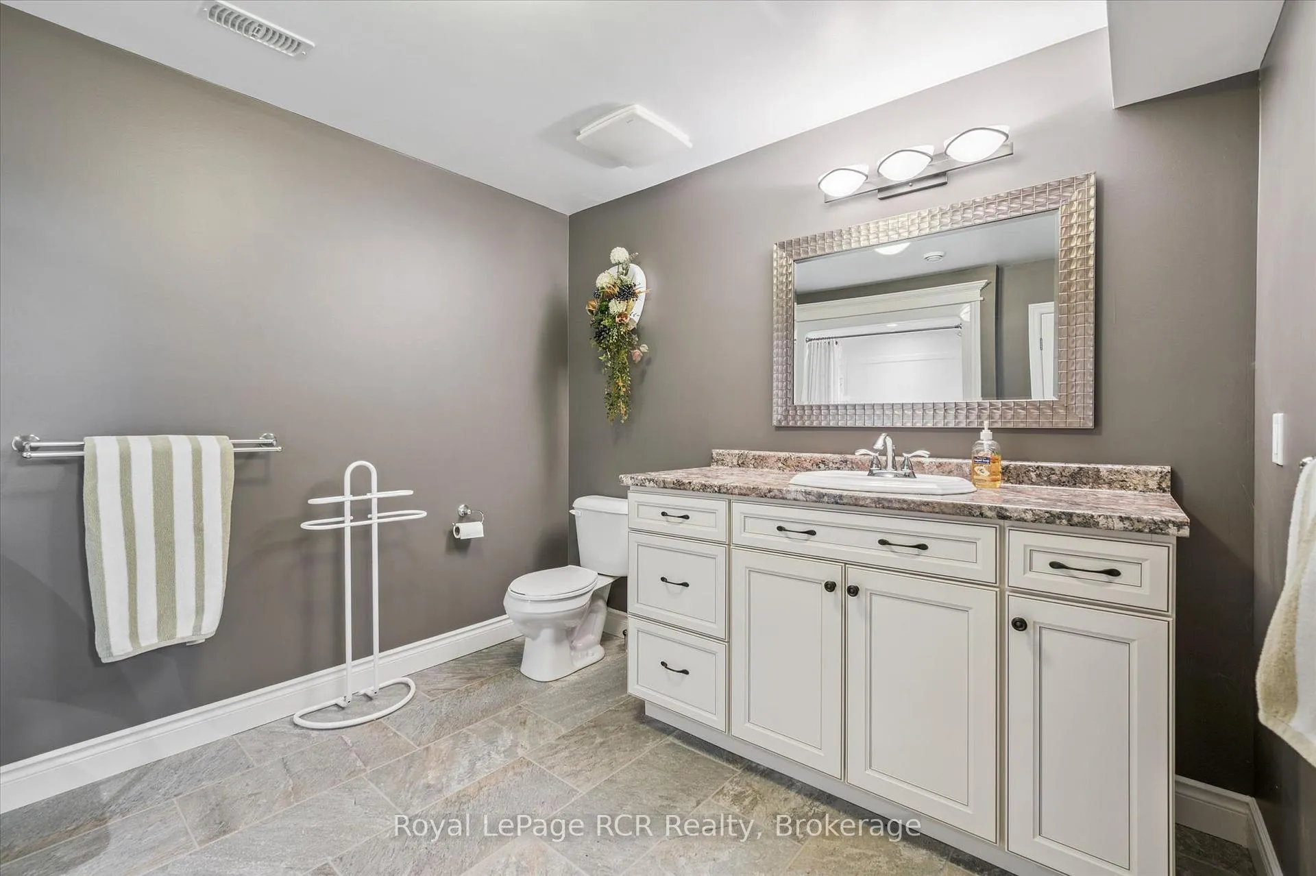 Photo 40 of 104 Harris Crescent, Southgate — HOMEH