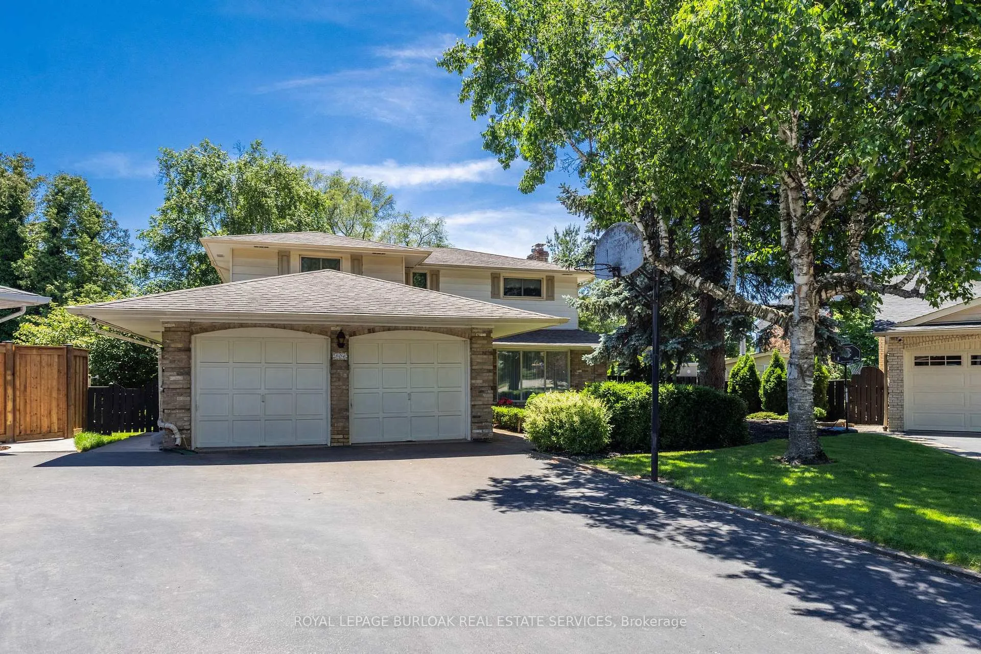 Front of 304 Oakwood Court