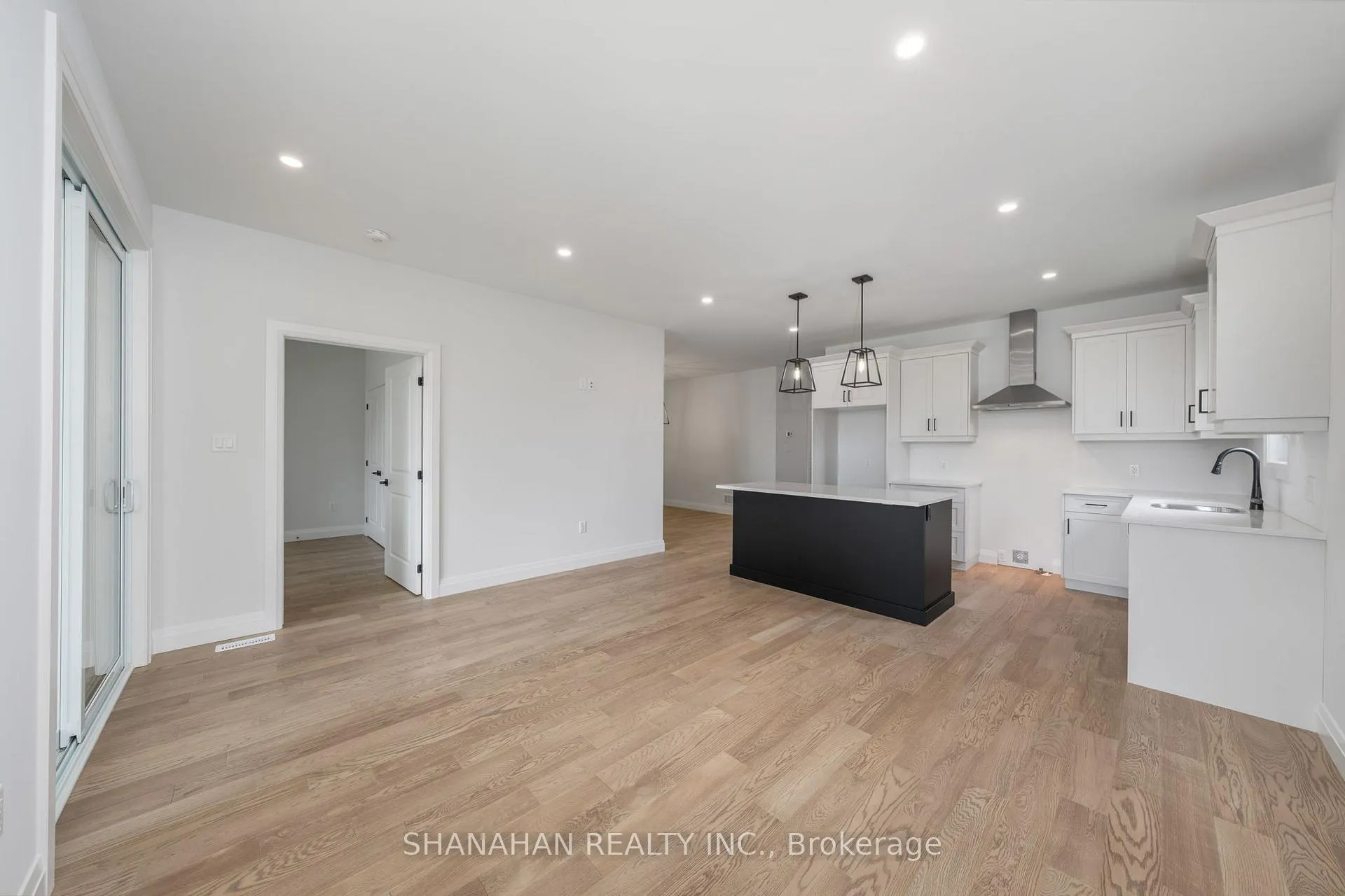 Photo 15 of 397 Victoria Street, Warwick, Watford — HOMEH
