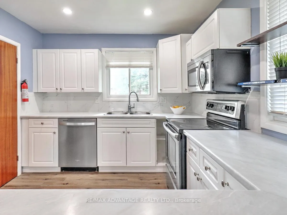 Photo 11 of 63 Pawnee Crescent, London, East D — HOMEH