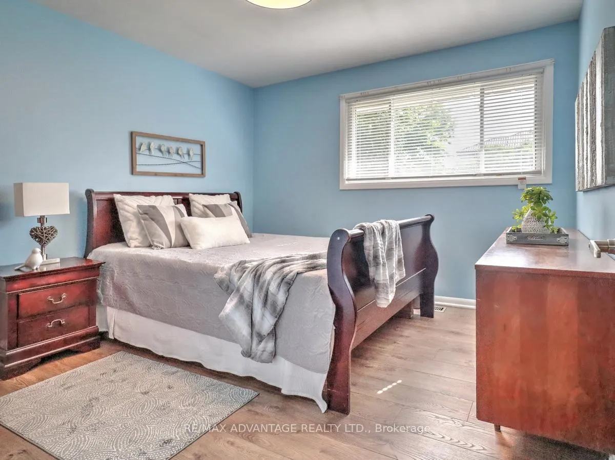 Photo 19 of 63 Pawnee Crescent, London, East D — HOMEH