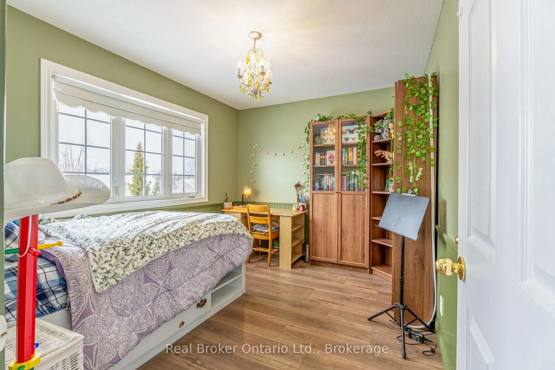 Photo 11 of 9 Boyd Crescent, Oro-Medonte, Moonstone — HOMEH