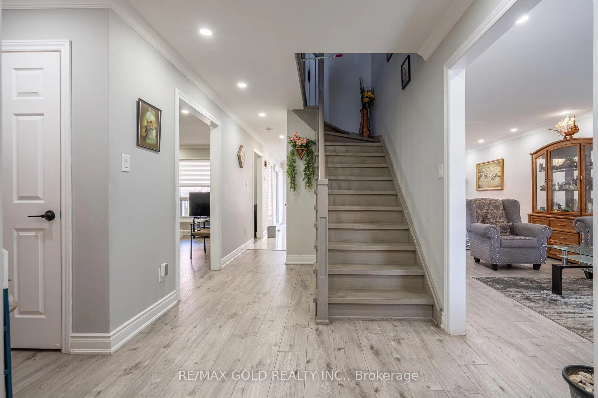 Photo 4 of 103 Lord Simcoe Drive, Brampton, Westgate — HOMEH