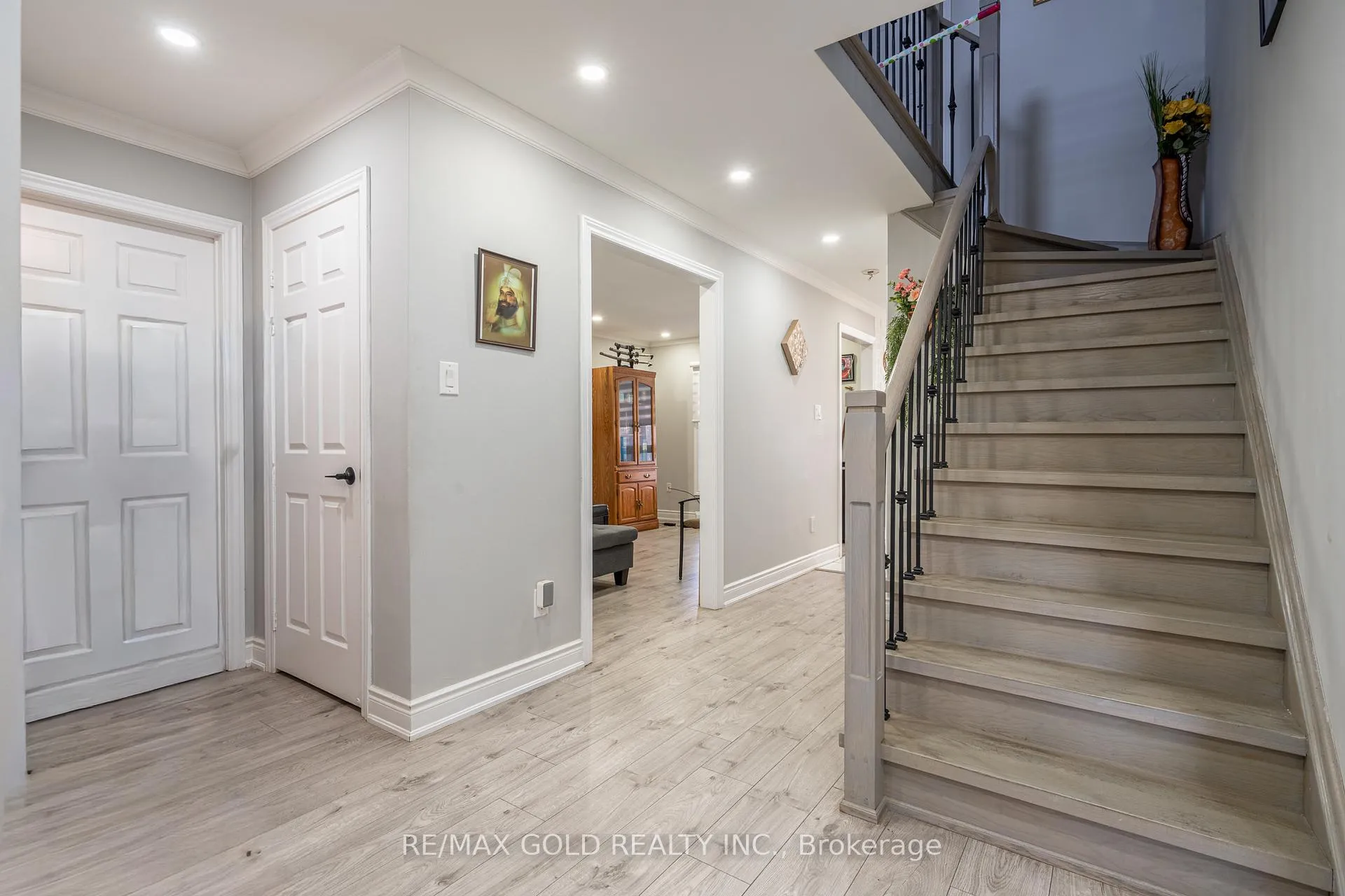 Photo 5 of 103 Lord Simcoe Drive, Brampton, Westgate — HOMEH