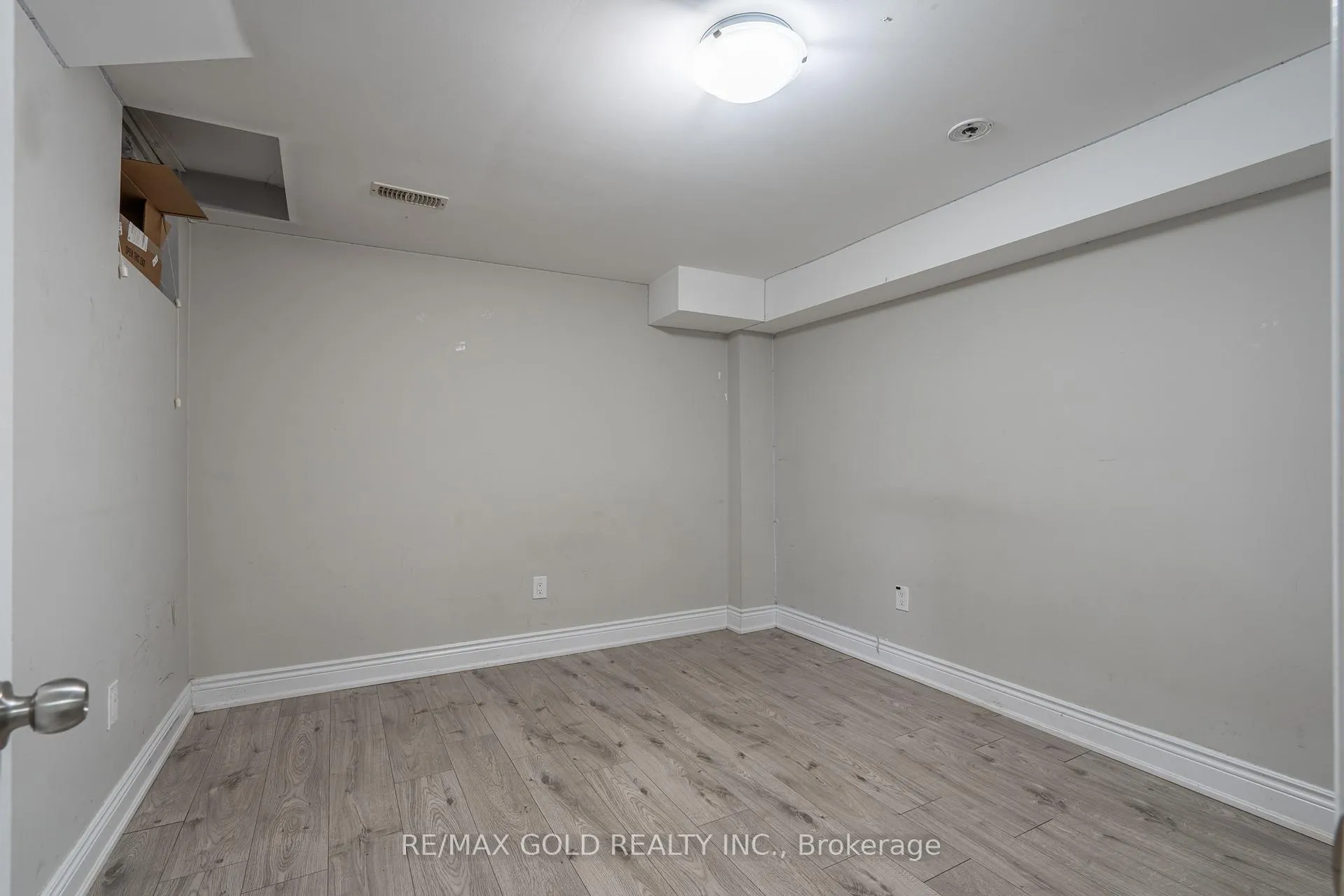 Photo 40 of 103 Lord Simcoe Drive, Brampton, Westgate — HOMEH
