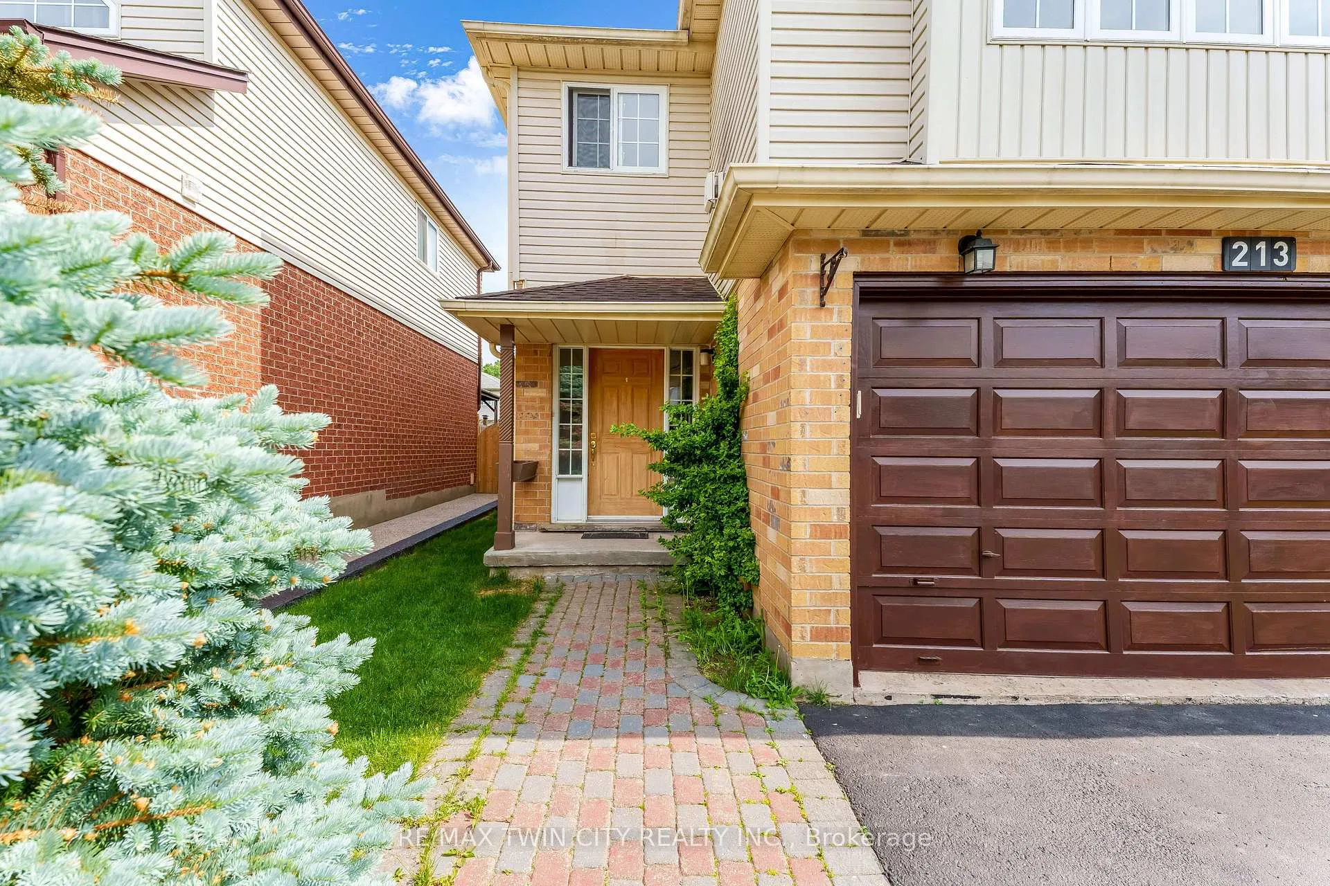 Photo 3 of 213 Grey Fox Drive, Kitchener — HOMEH