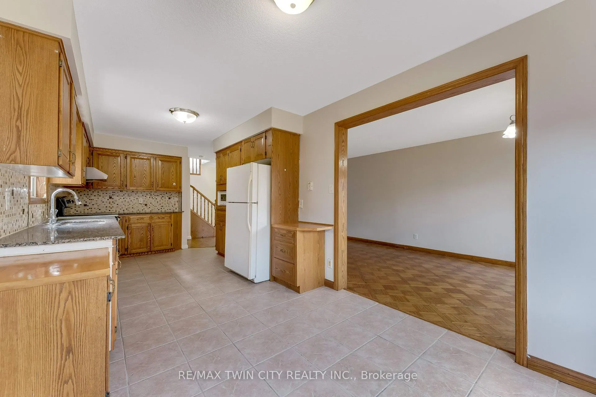 Photo 7 of 213 Grey Fox Drive, Kitchener — HOMEH