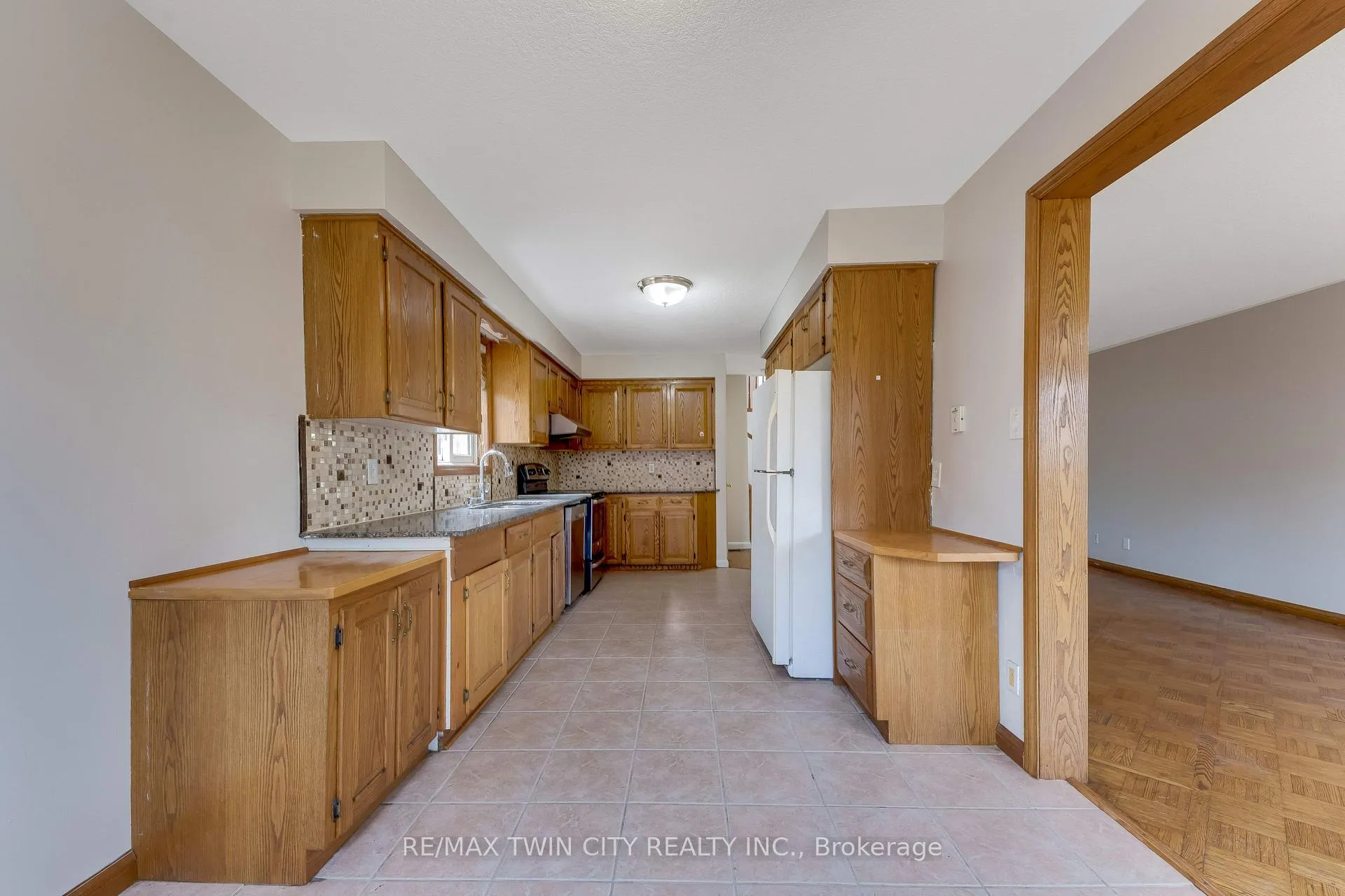 Photo 8 of 213 Grey Fox Drive, Kitchener — HOMEH
