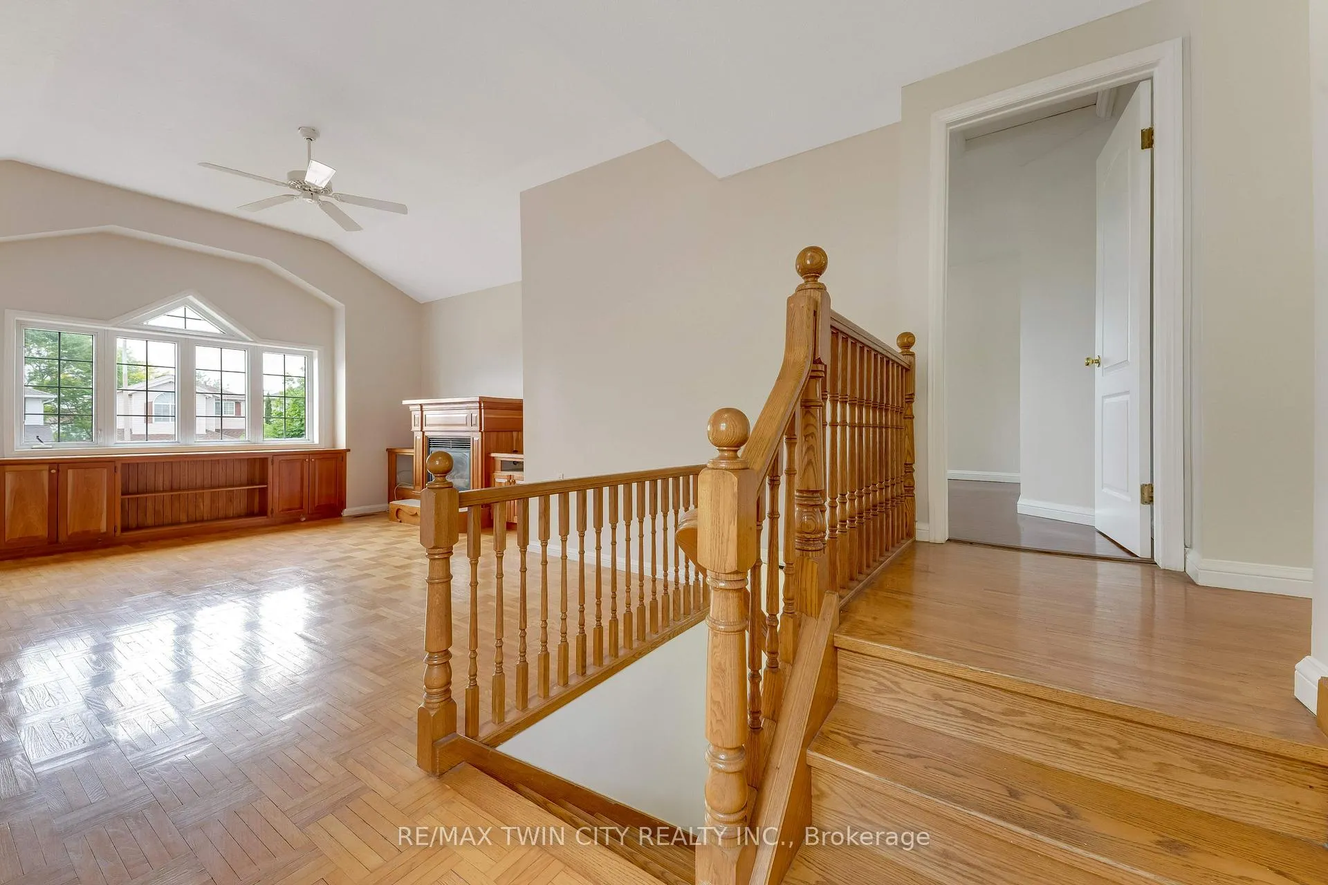 Photo 11 of 213 Grey Fox Drive, Kitchener — HOMEH