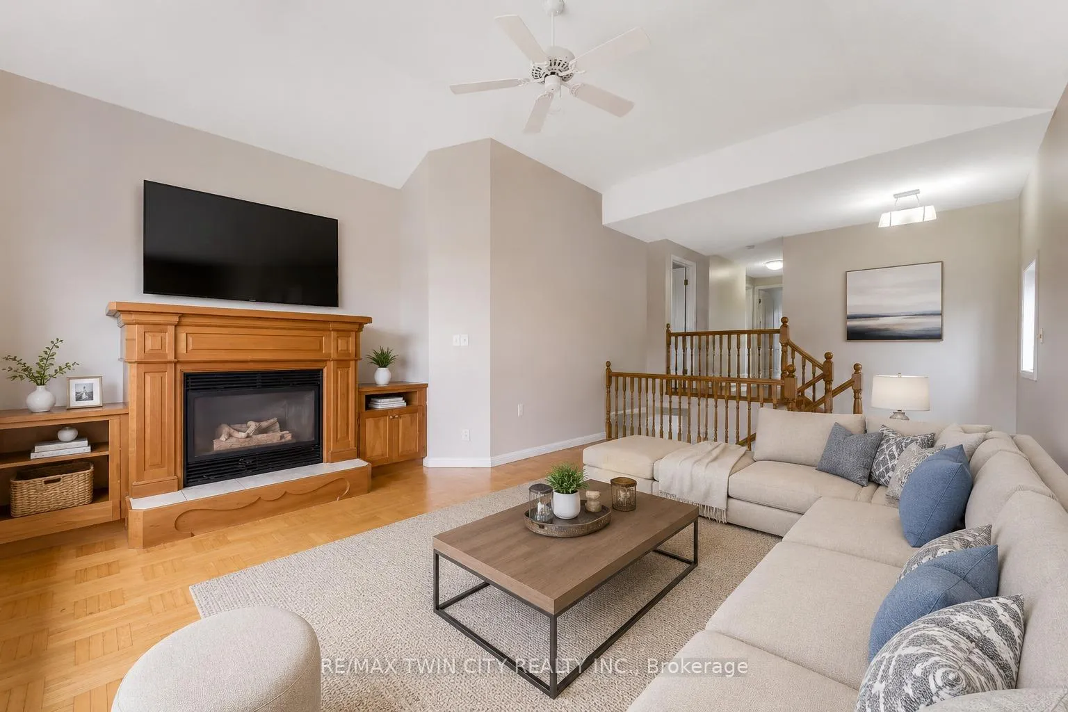 Photo 12 of 213 Grey Fox Drive, Kitchener — HOMEH