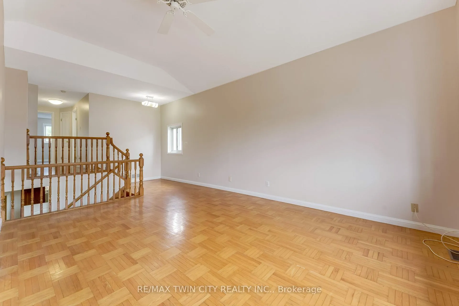 Photo 13 of 213 Grey Fox Drive, Kitchener — HOMEH