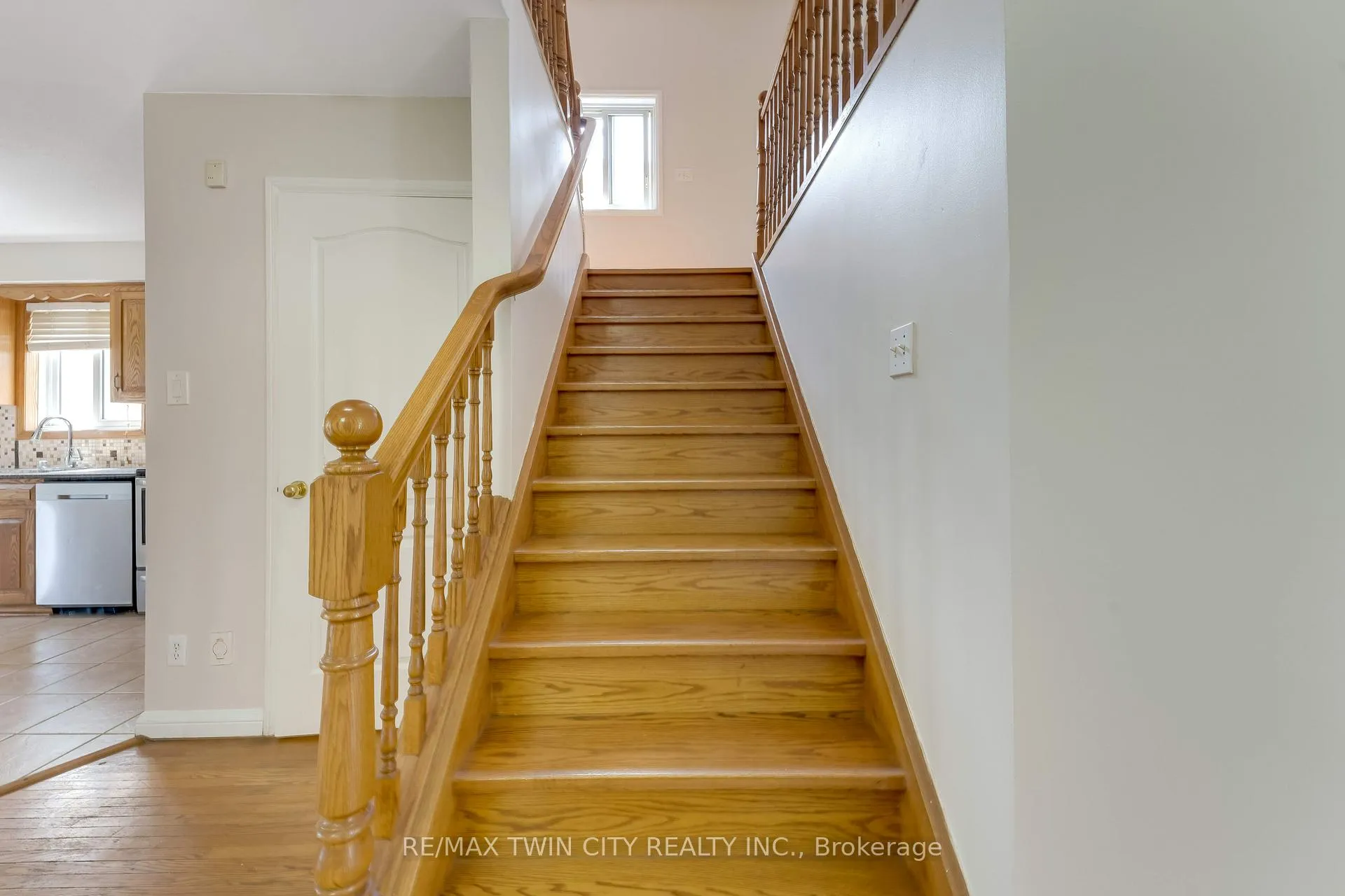 Photo 14 of 213 Grey Fox Drive, Kitchener — HOMEH