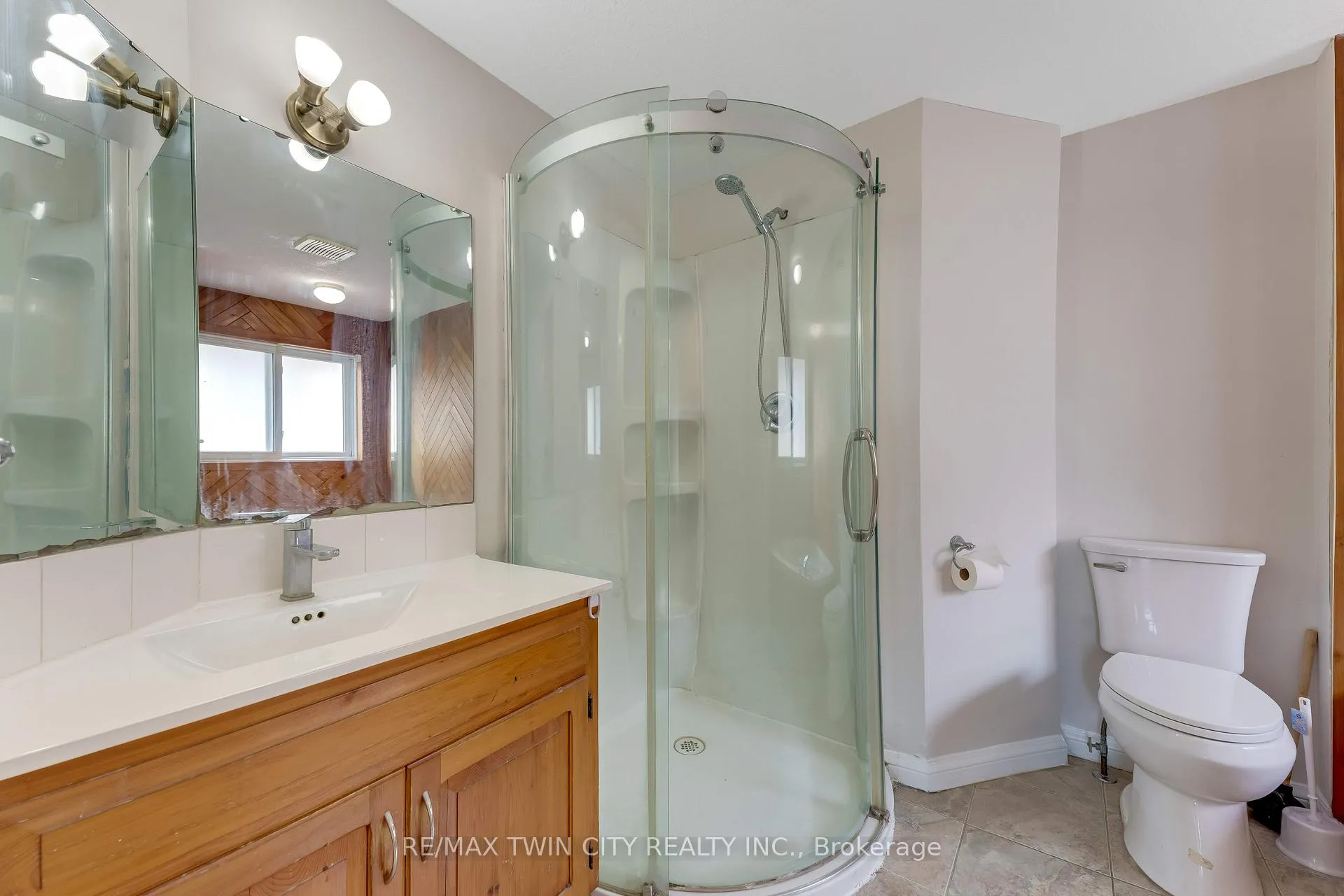 Photo 19 of 213 Grey Fox Drive, Kitchener — HOMEH