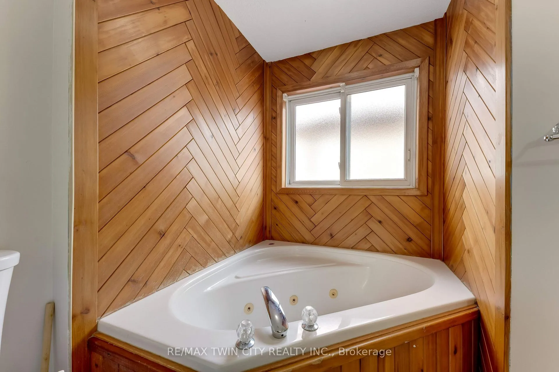Photo 20 of 213 Grey Fox Drive, Kitchener — HOMEH