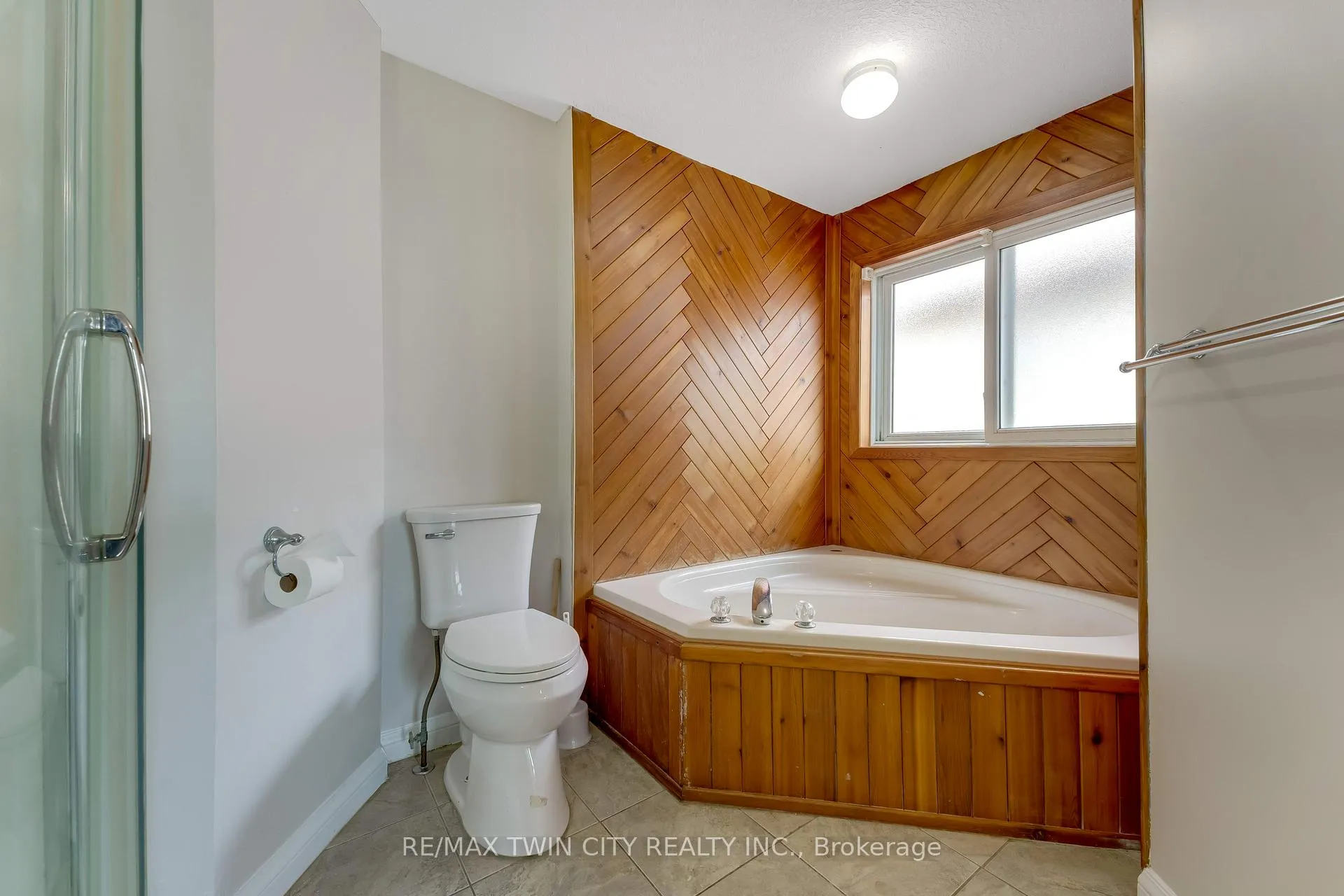 Photo 21 of 213 Grey Fox Drive, Kitchener — HOMEH