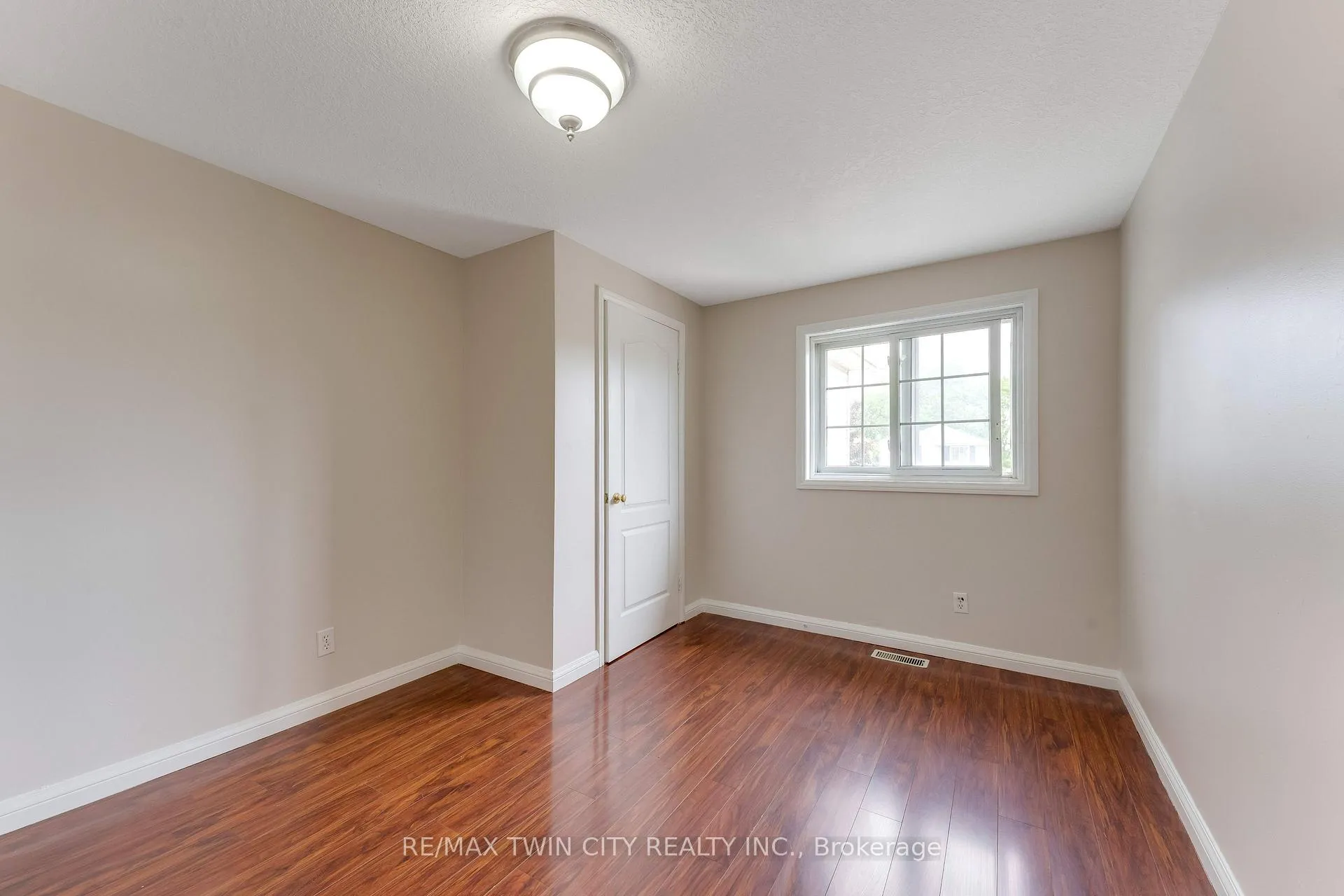 Photo 23 of 213 Grey Fox Drive, Kitchener — HOMEH