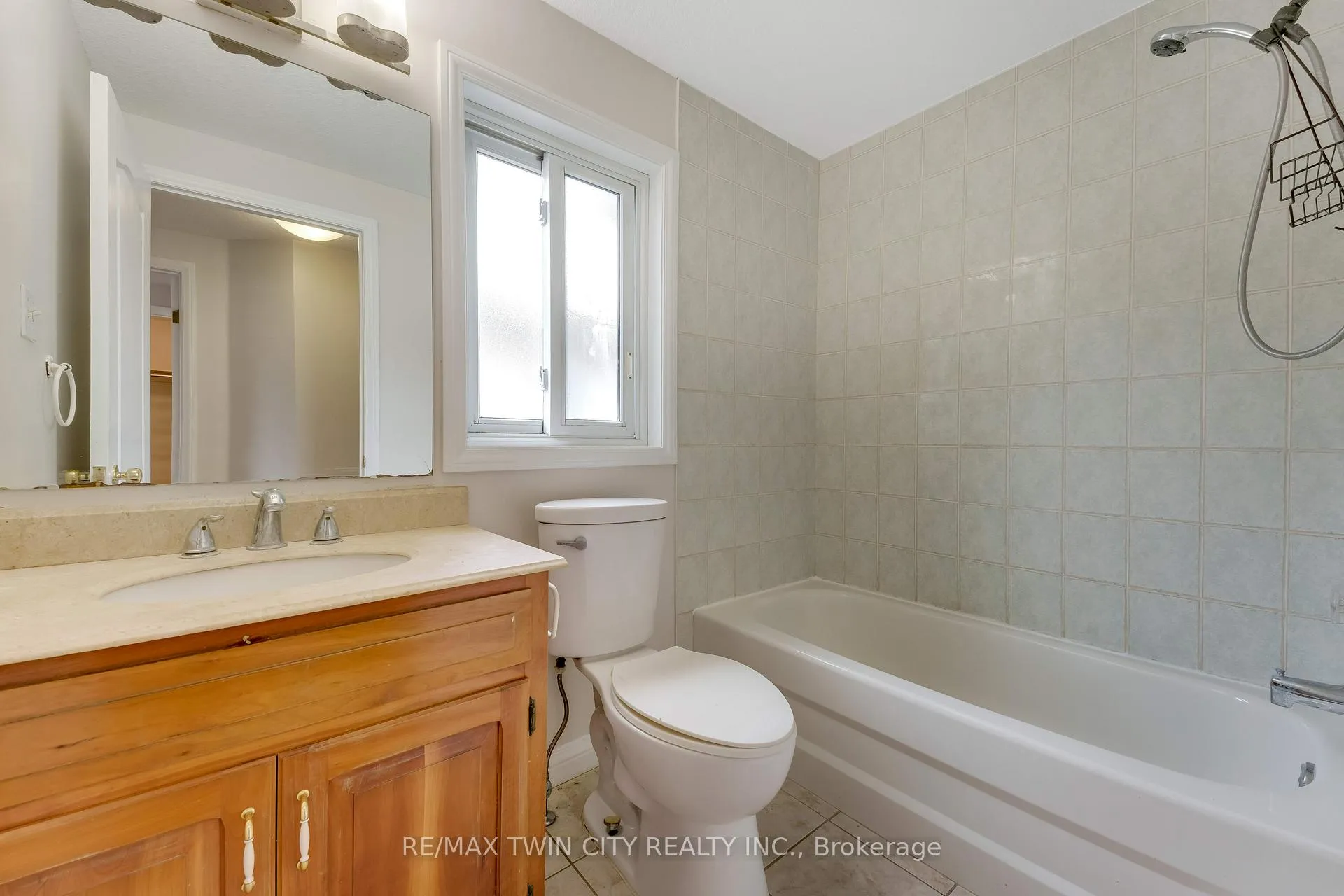 Photo 24 of 213 Grey Fox Drive, Kitchener — HOMEH