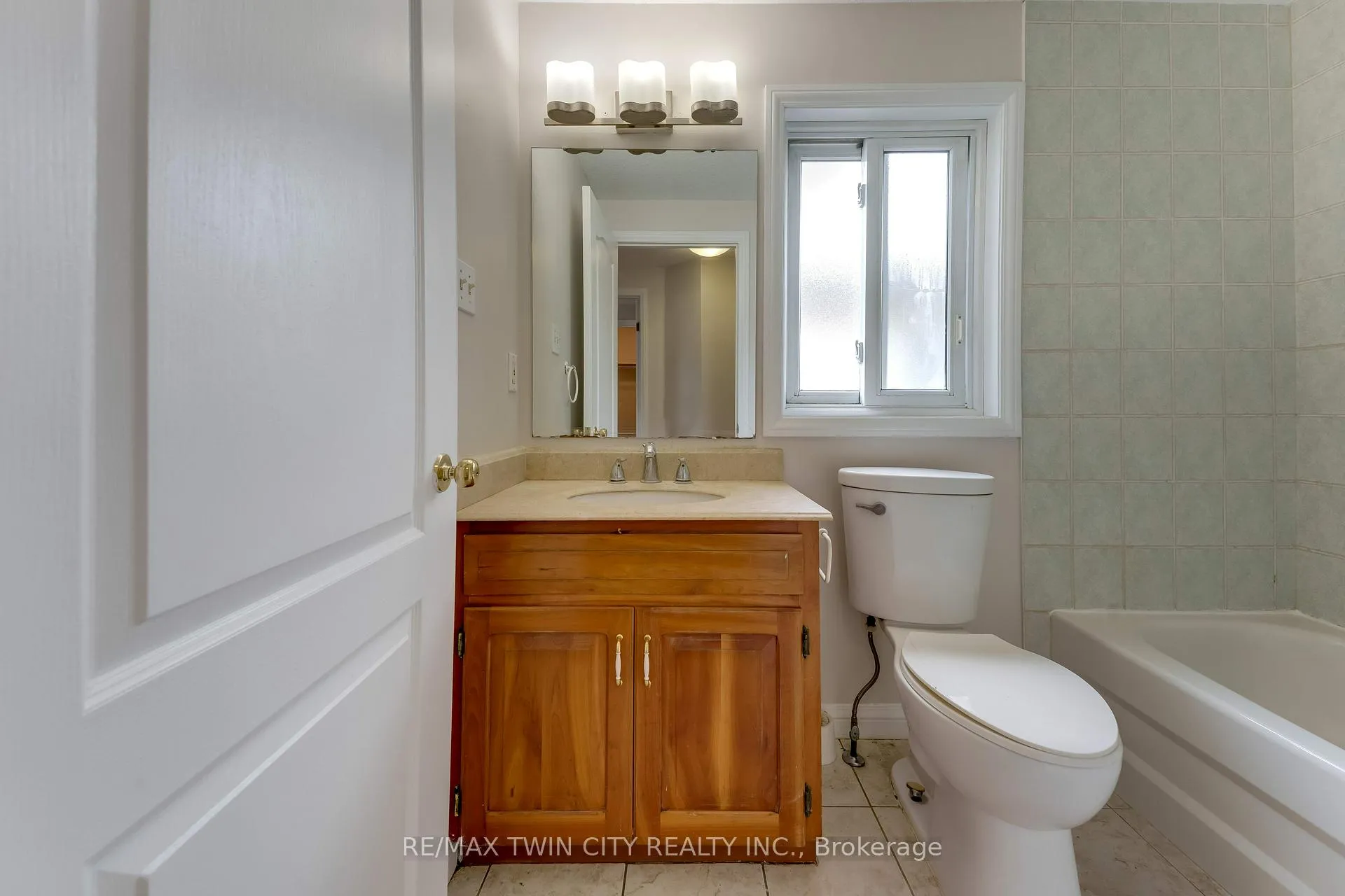 Photo 25 of 213 Grey Fox Drive, Kitchener — HOMEH