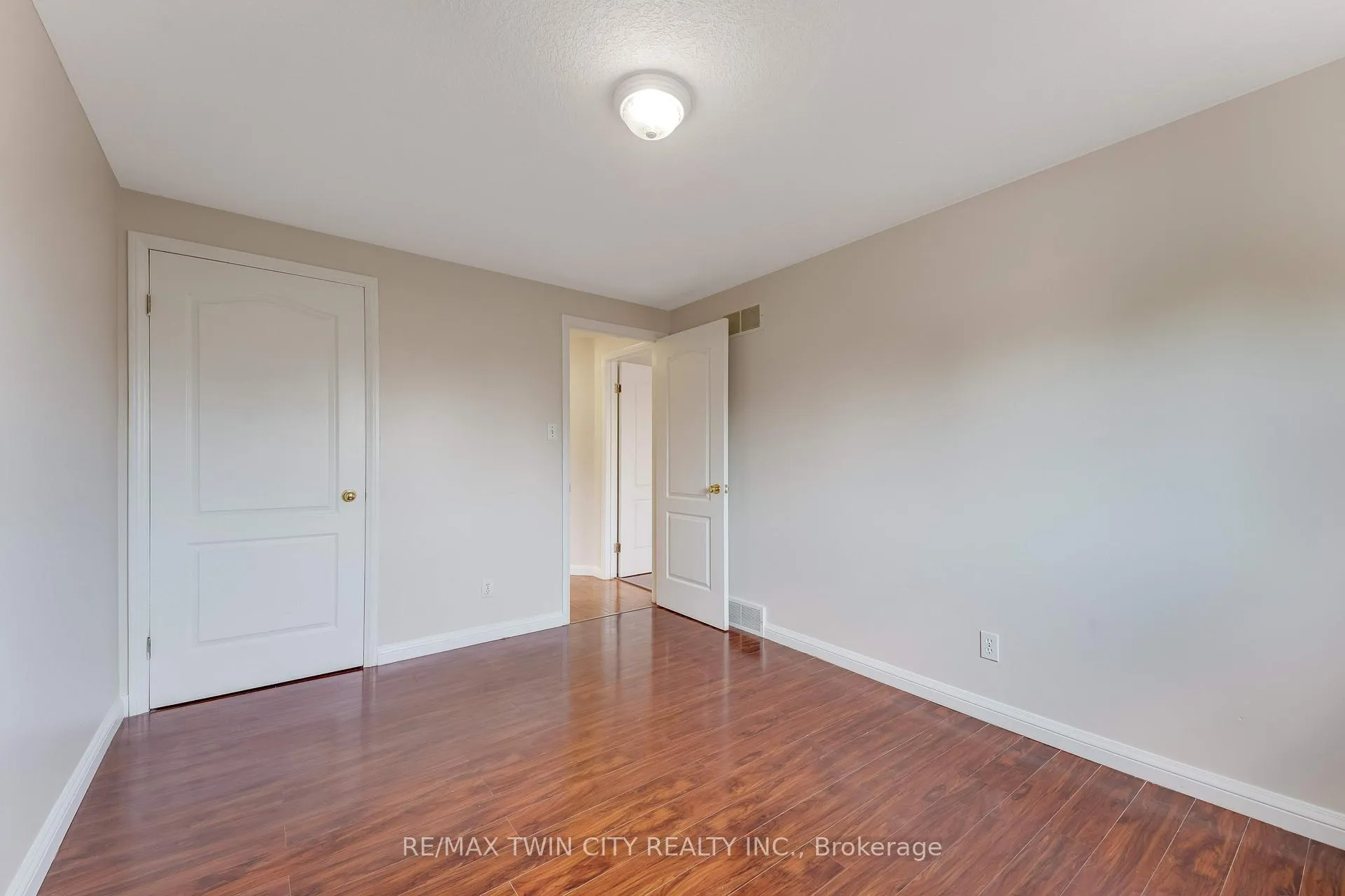 Photo 27 of 213 Grey Fox Drive, Kitchener — HOMEH