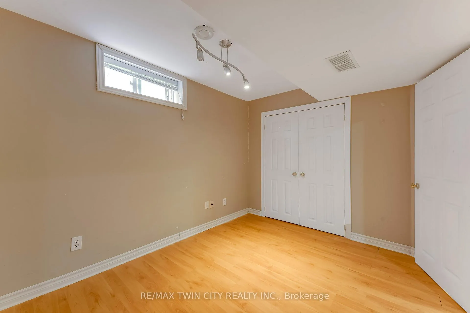 Photo 32 of 213 Grey Fox Drive, Kitchener — HOMEH