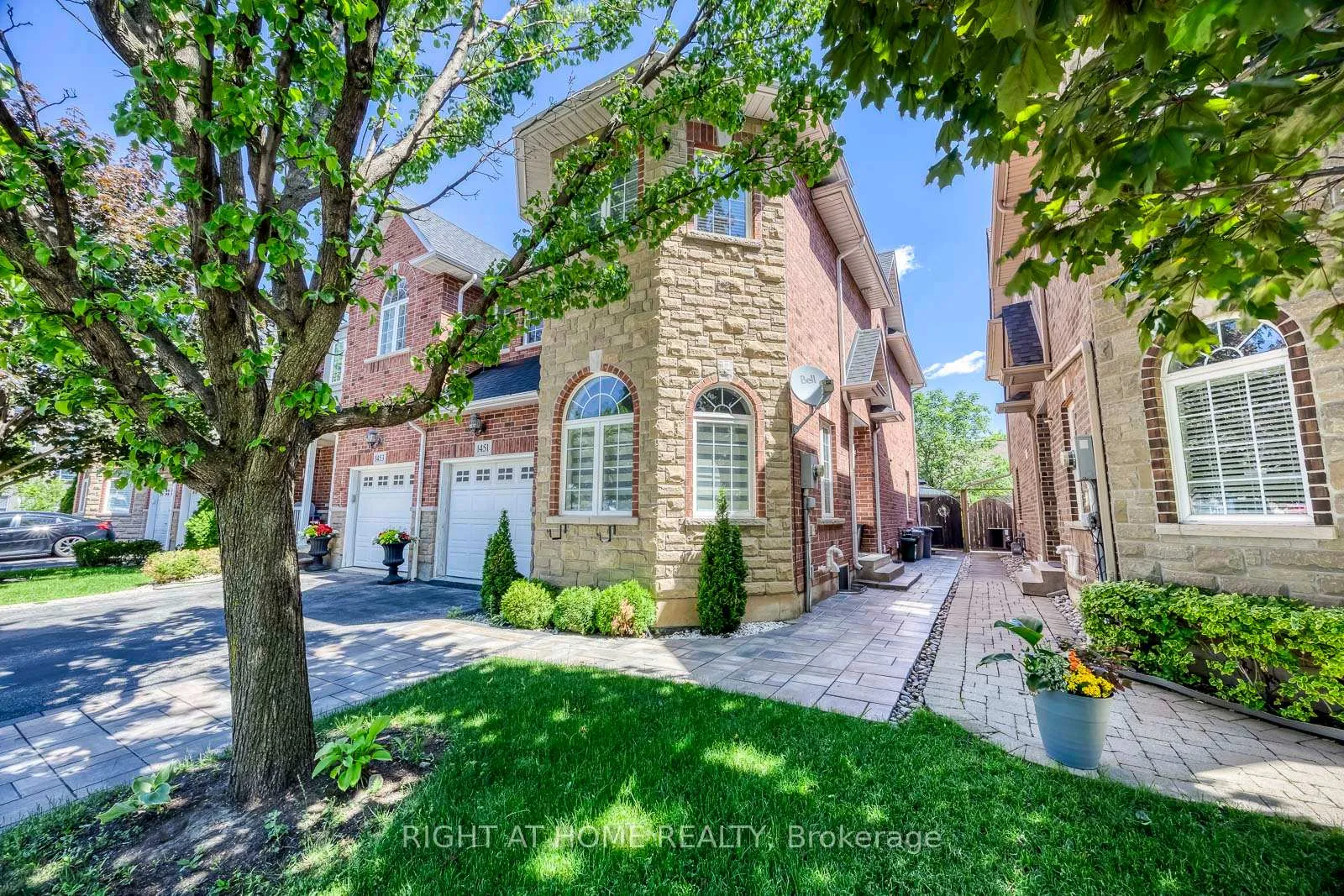 Photo 2 of 1451 Tobyn Drive, Burlington, Tansley — HOMEH