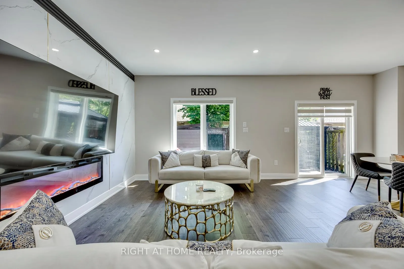 Photo 7 of 1451 Tobyn Drive, Burlington, Tansley — HOMEH
