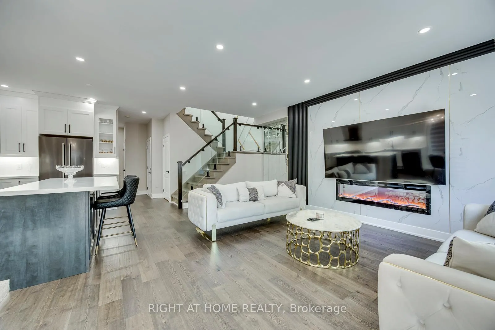 Photo 9 of 1451 Tobyn Drive, Burlington, Tansley — HOMEH