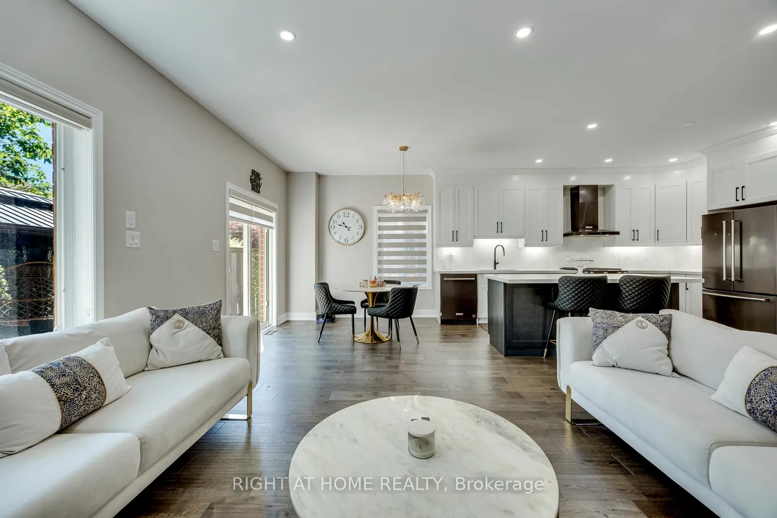 Photo 11 of 1451 Tobyn Drive, Burlington, Tansley — HOMEH