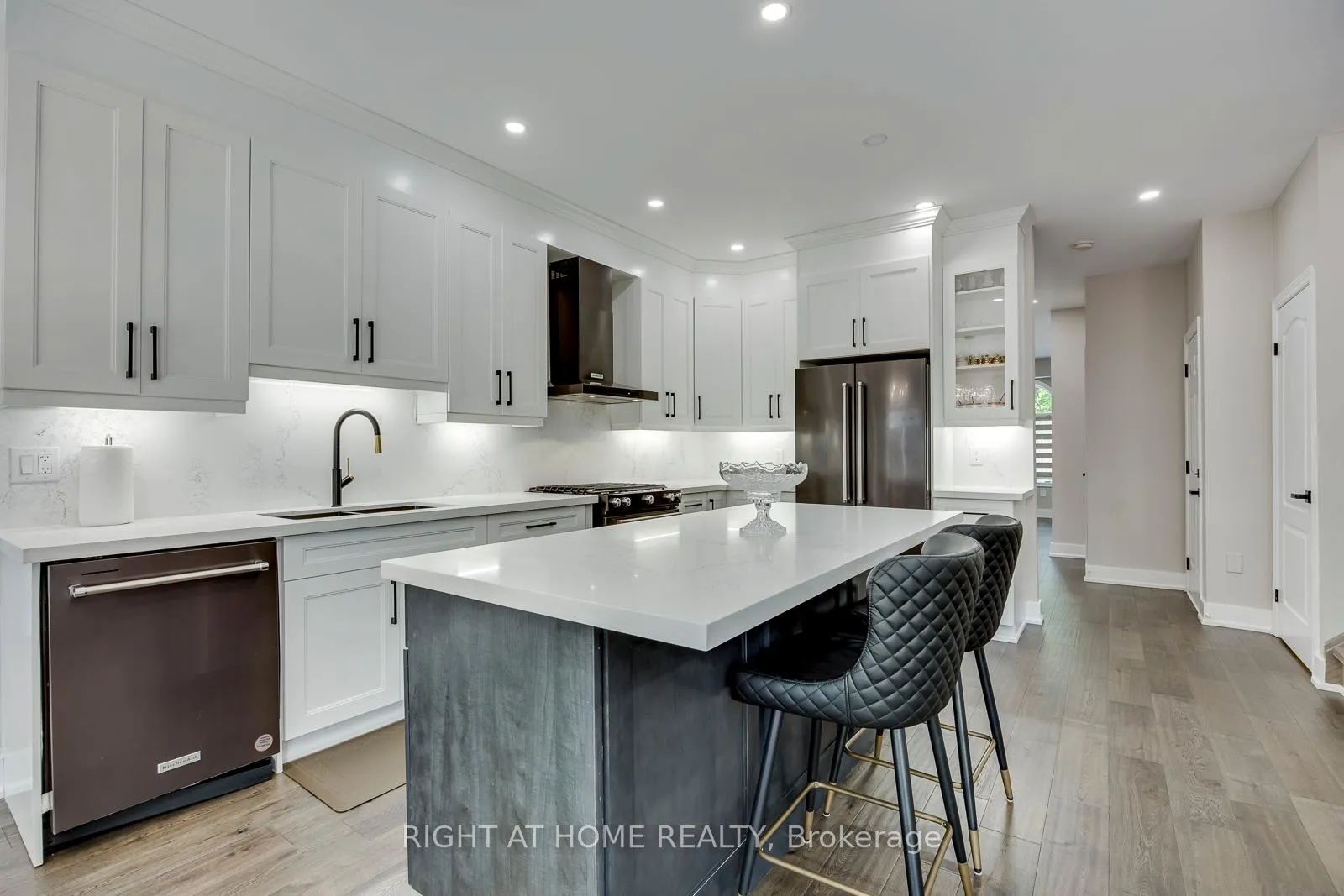 Photo 12 of 1451 Tobyn Drive, Burlington, Tansley — HOMEH