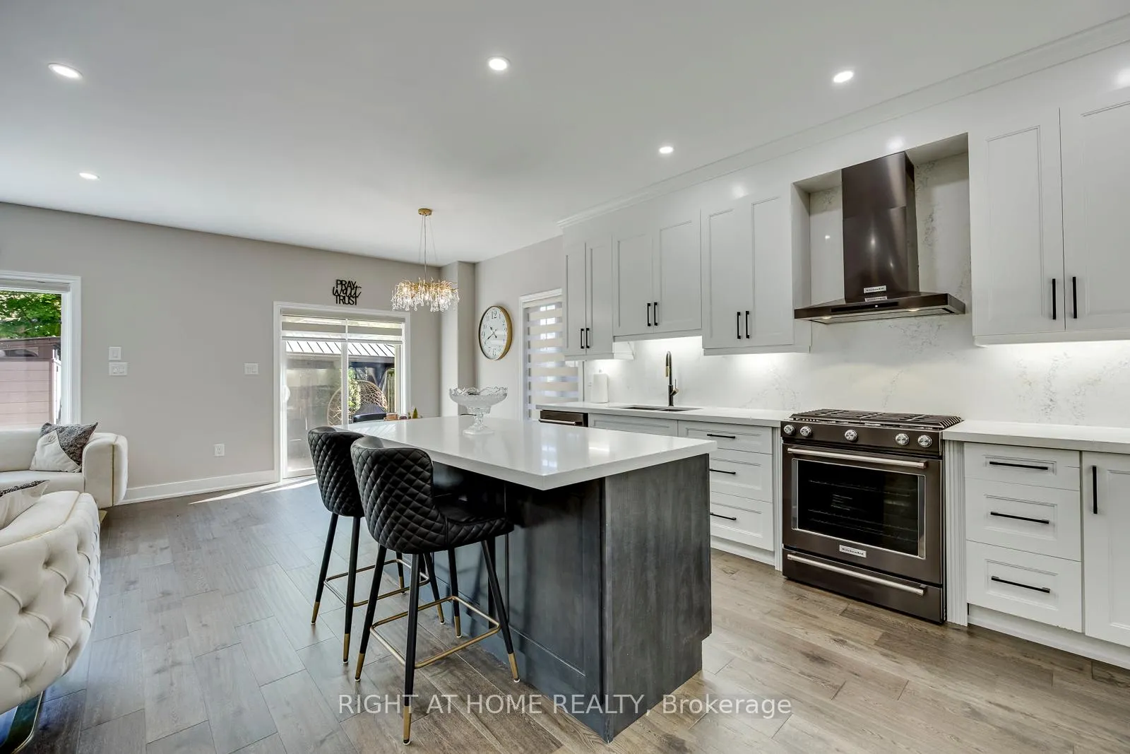 Photo 15 of 1451 Tobyn Drive, Burlington, Tansley — HOMEH