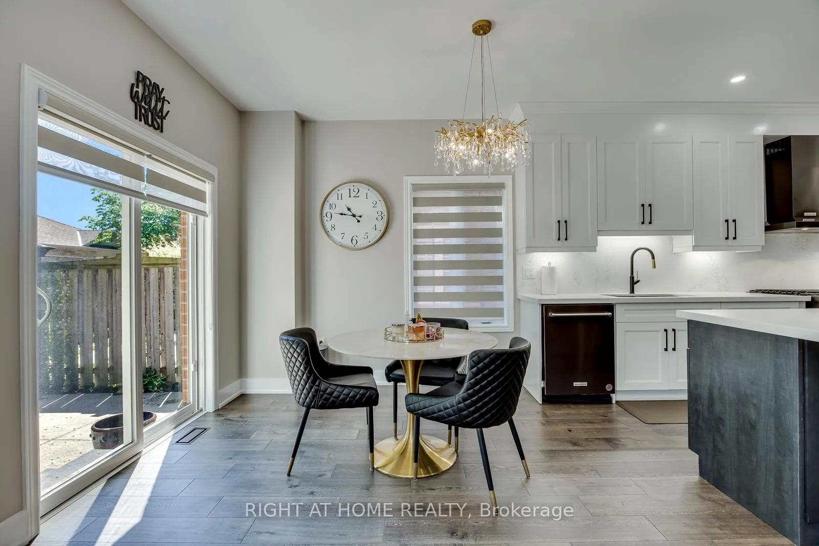 Photo 21 of 1451 Tobyn Drive, Burlington, Tansley — HOMEH