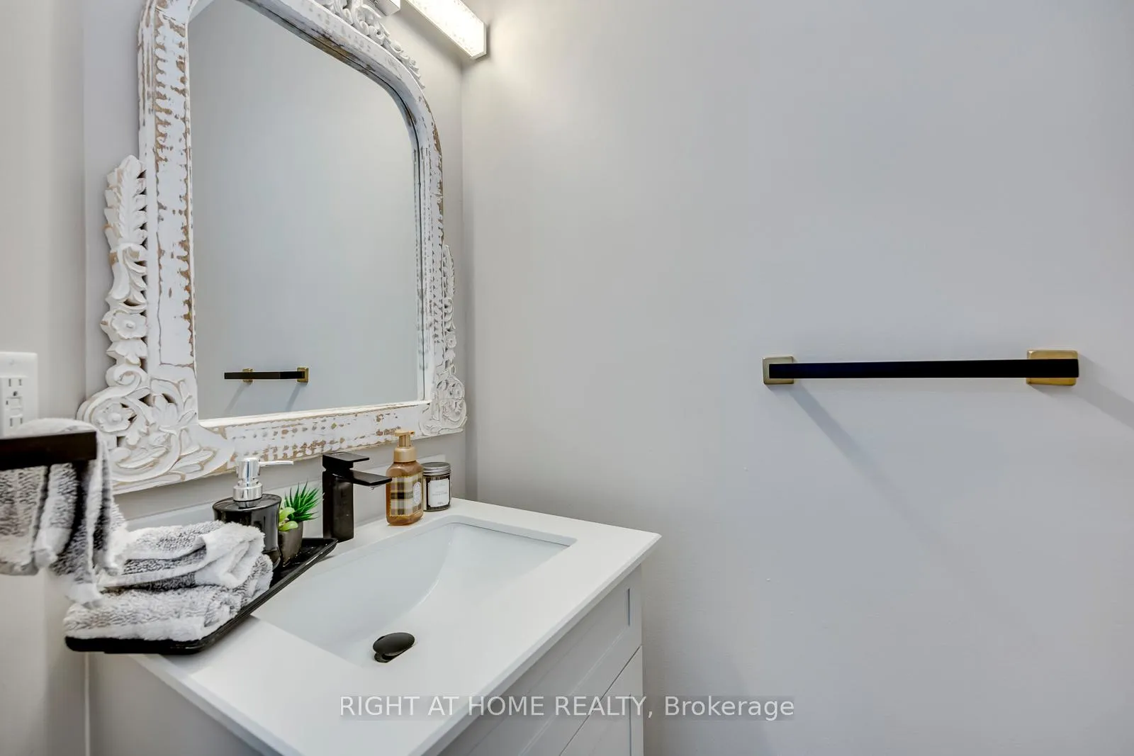 Photo 24 of 1451 Tobyn Drive, Burlington, Tansley — HOMEH