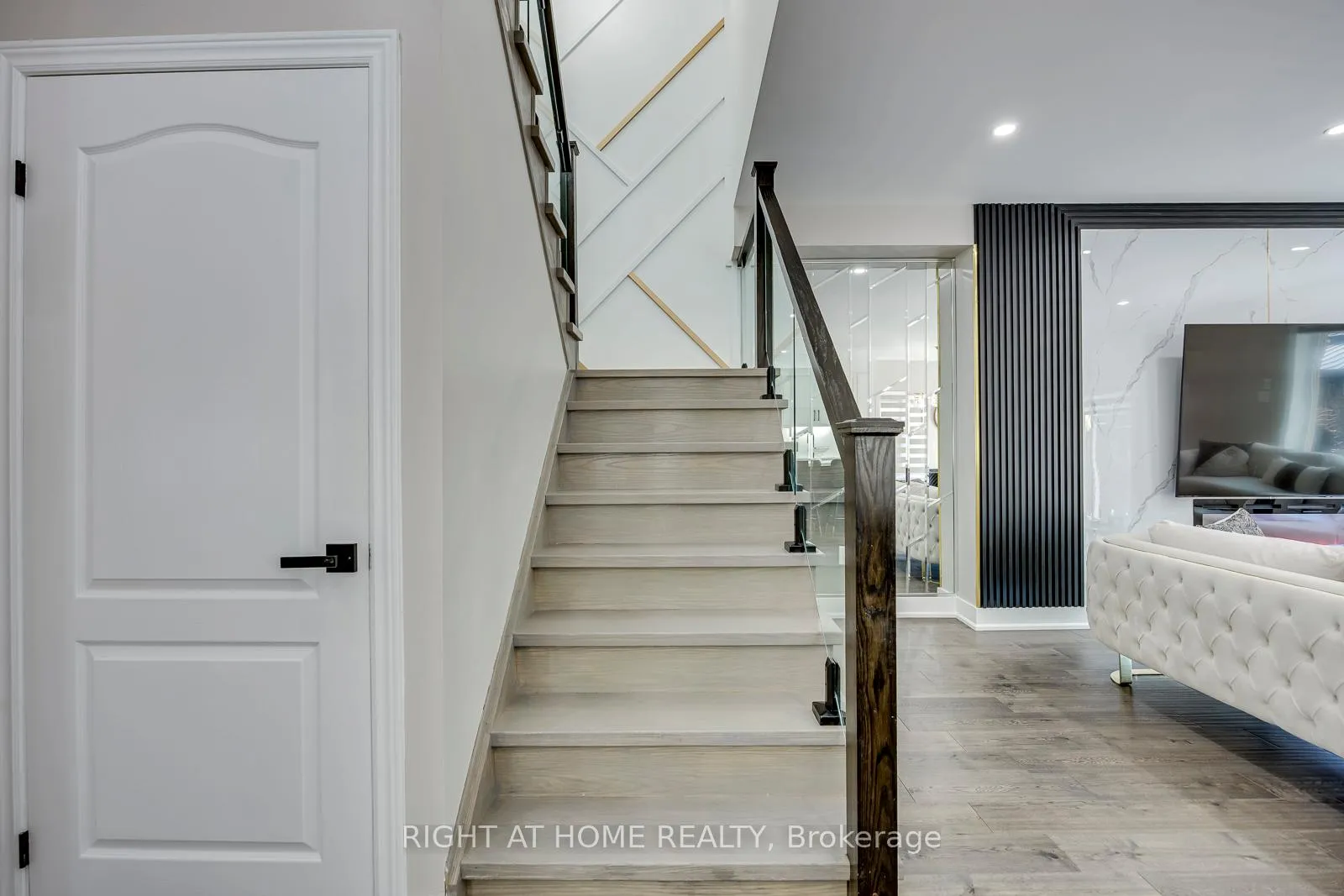 Photo 25 of 1451 Tobyn Drive, Burlington, Tansley — HOMEH